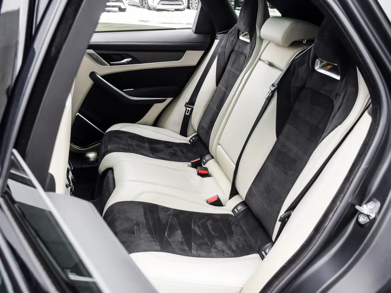 Jaguar F-Pace снимка Jaguar F-Pace