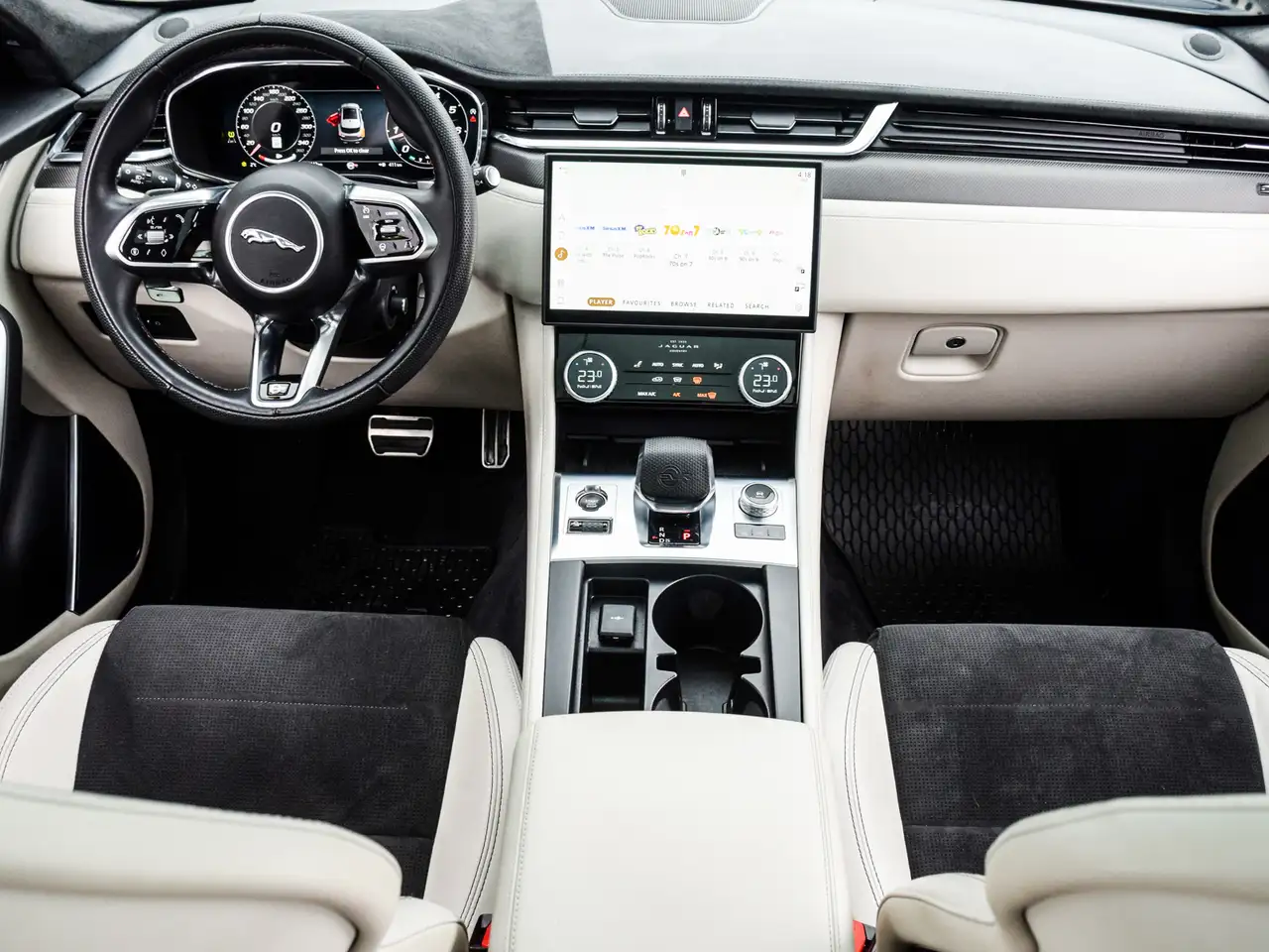 Jaguar F-Pace снимка Jaguar F-Pace