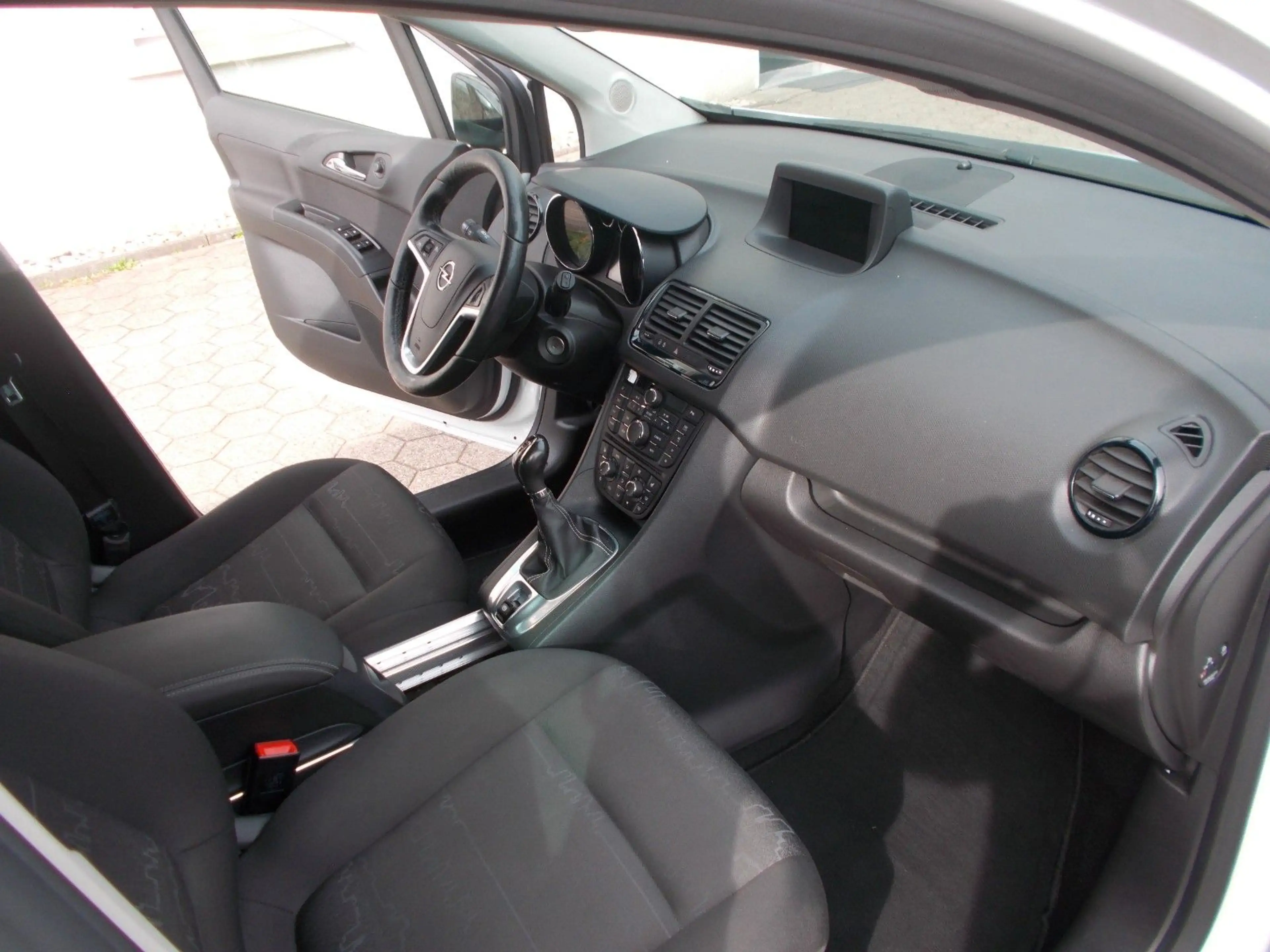 Opel Meriva B Edition — photo 14