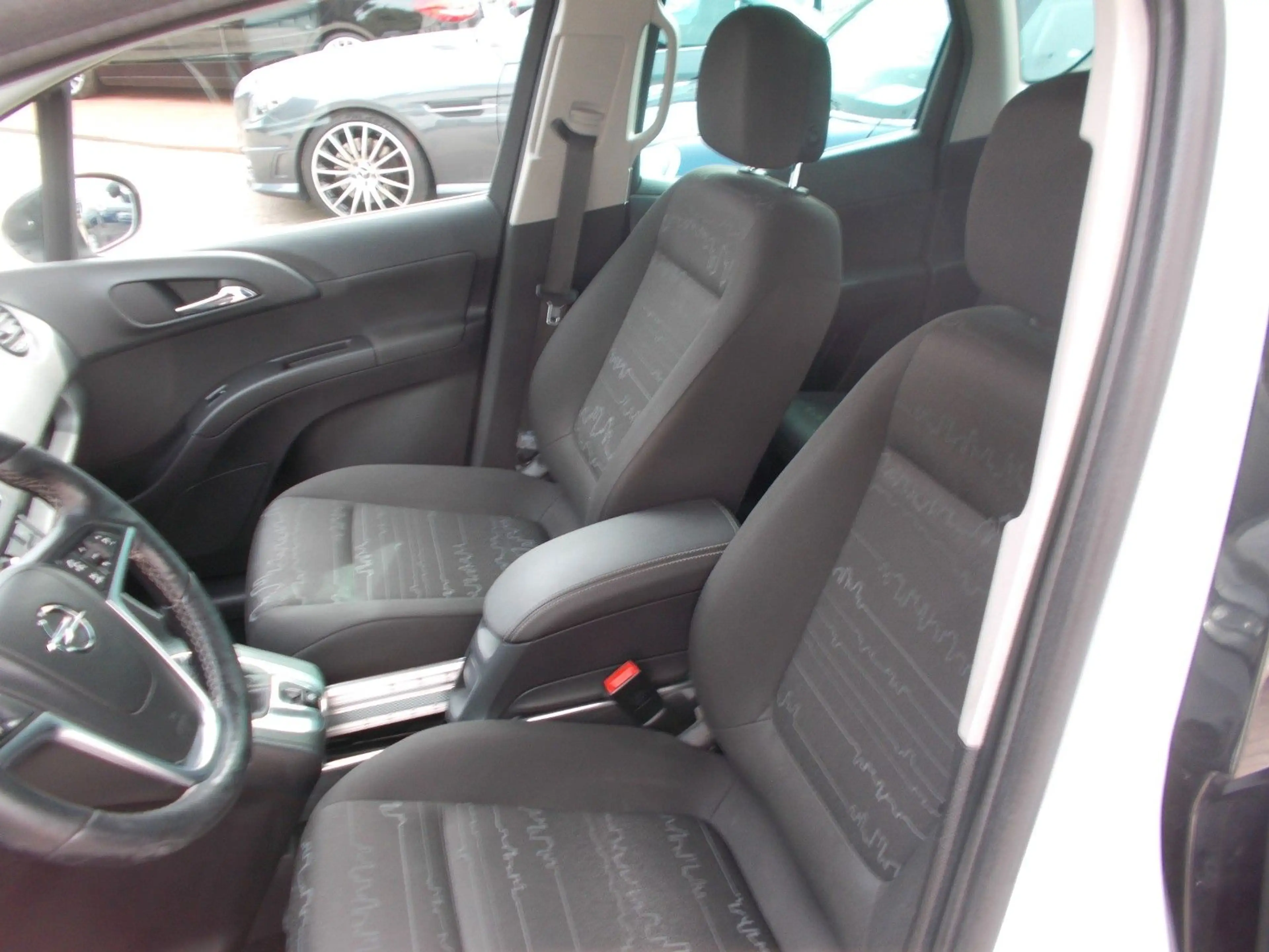 Opel Meriva B Edition — photo 12