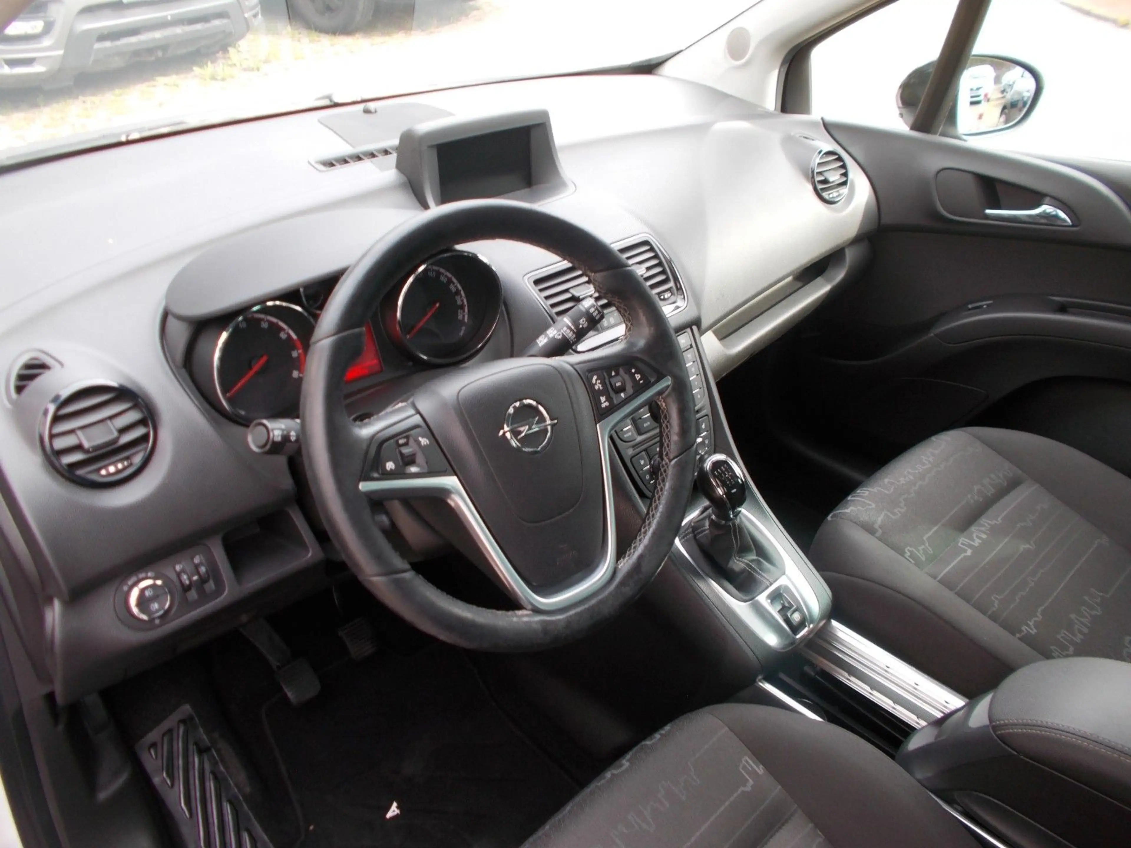 Opel Meriva B Edition — photo 10