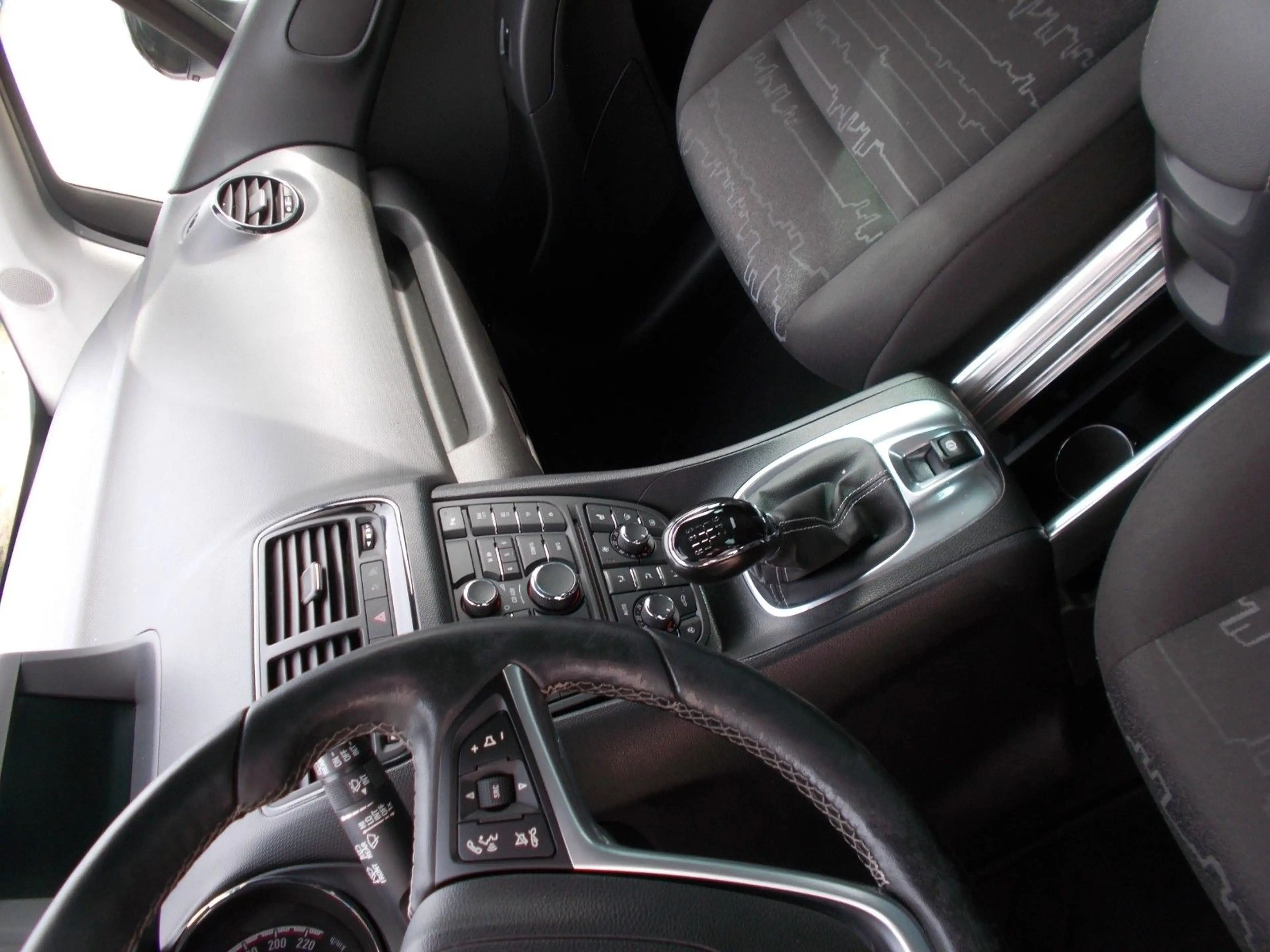 Opel Meriva B Edition — photo 11