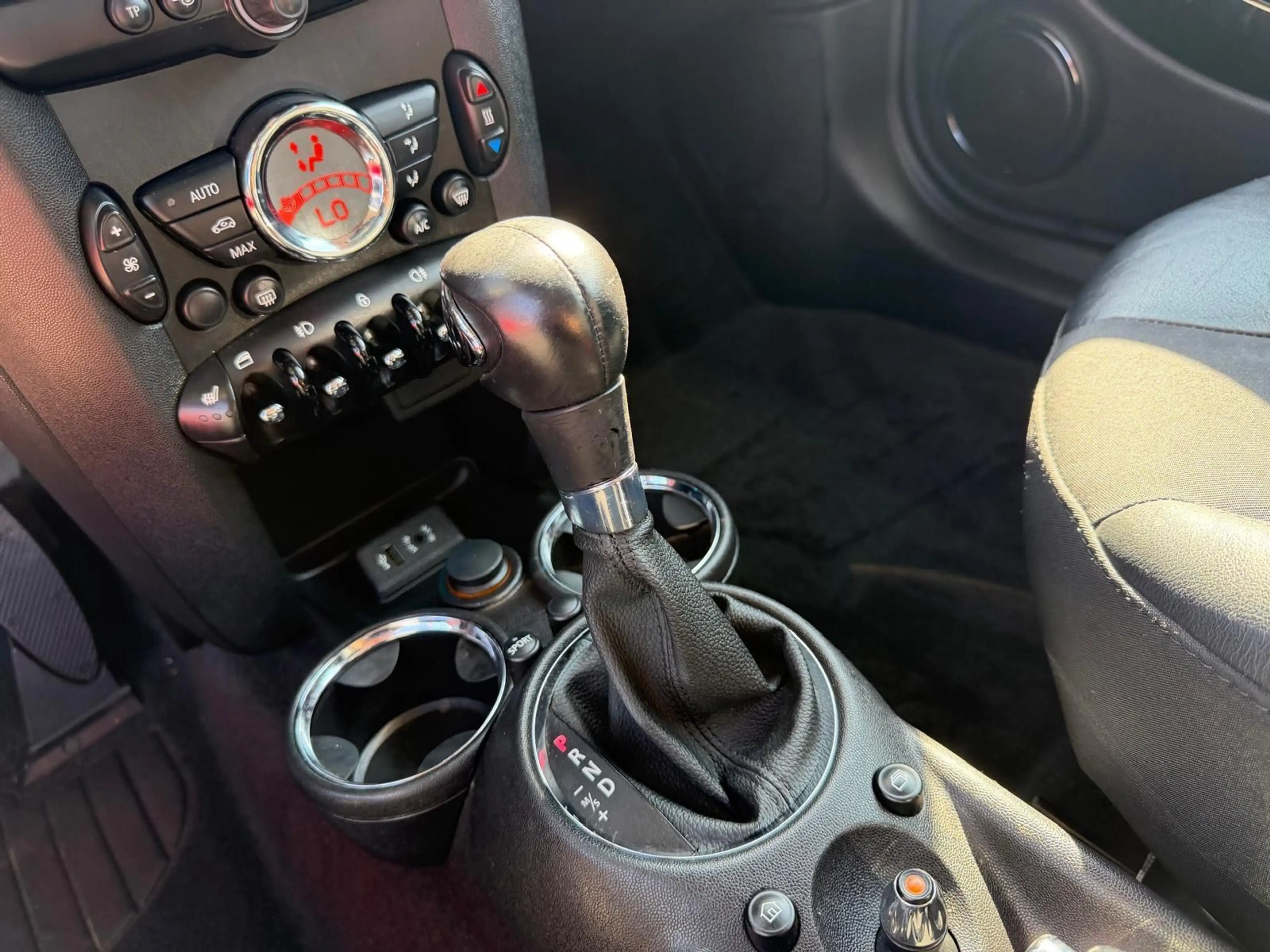 MINI Cooper D Clubman PANO*NAVI*XENON*AUTOMATIK*LEDER — photo 8