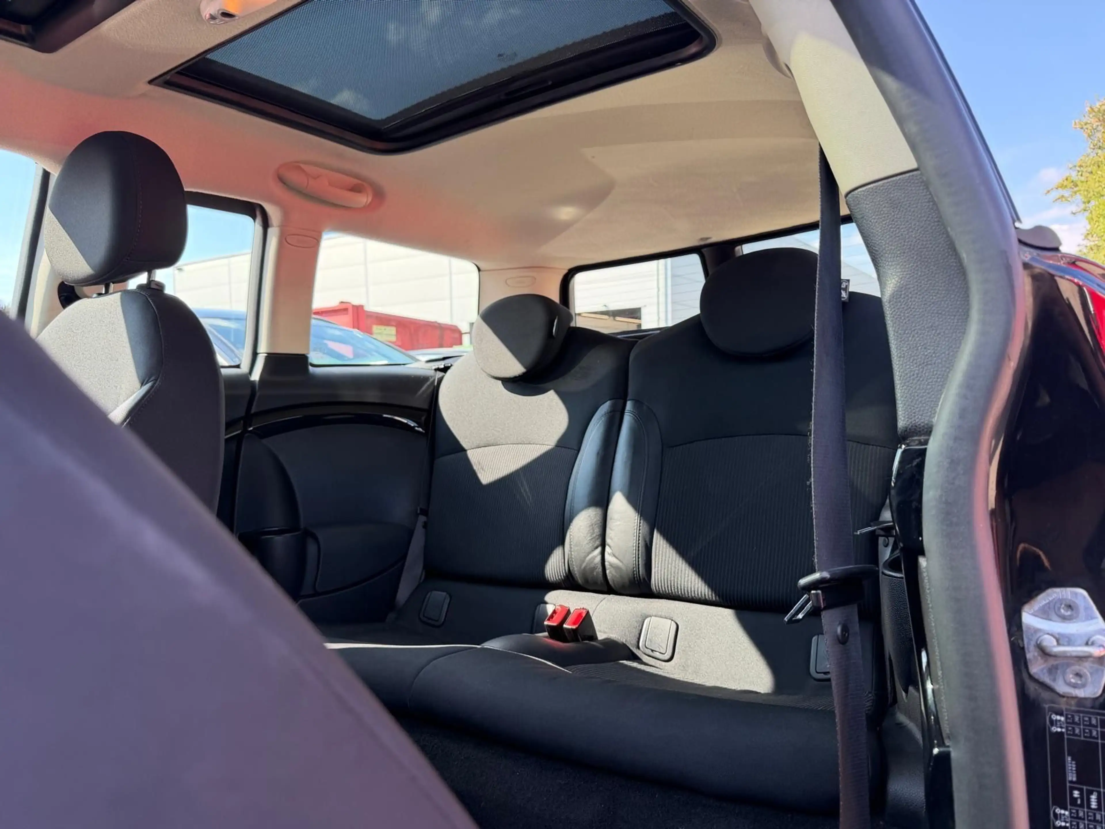 MINI Cooper D Clubman PANO*NAVI*XENON*AUTOMATIK*LEDER — photo 4