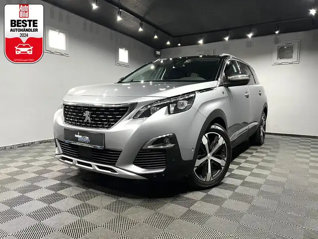 Peugeot 5008 main image