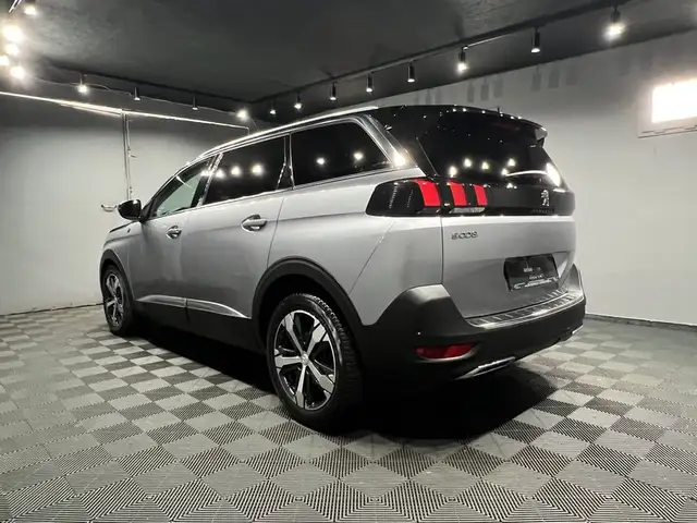 Peugeot 5008 view 3
