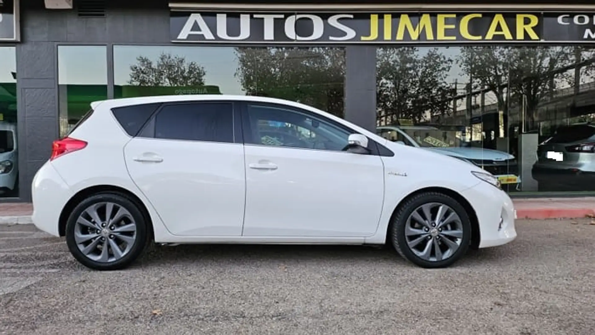 Toyota Auris hybrid 140H Active Blanco - 2