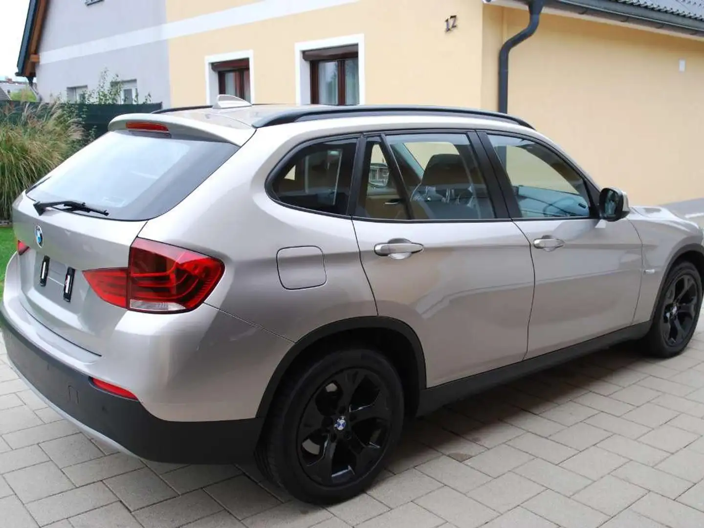 BMW X1 X1 sDrive20d Aut. Beige - 2