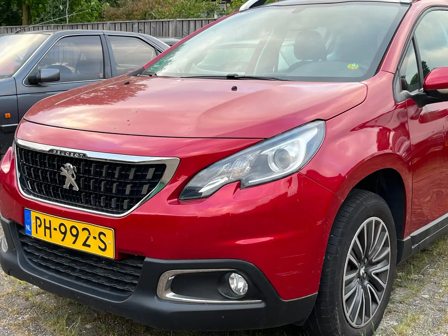 Peugeot 2008 2008 1.2 PureT. Blue Lion Rood - 1