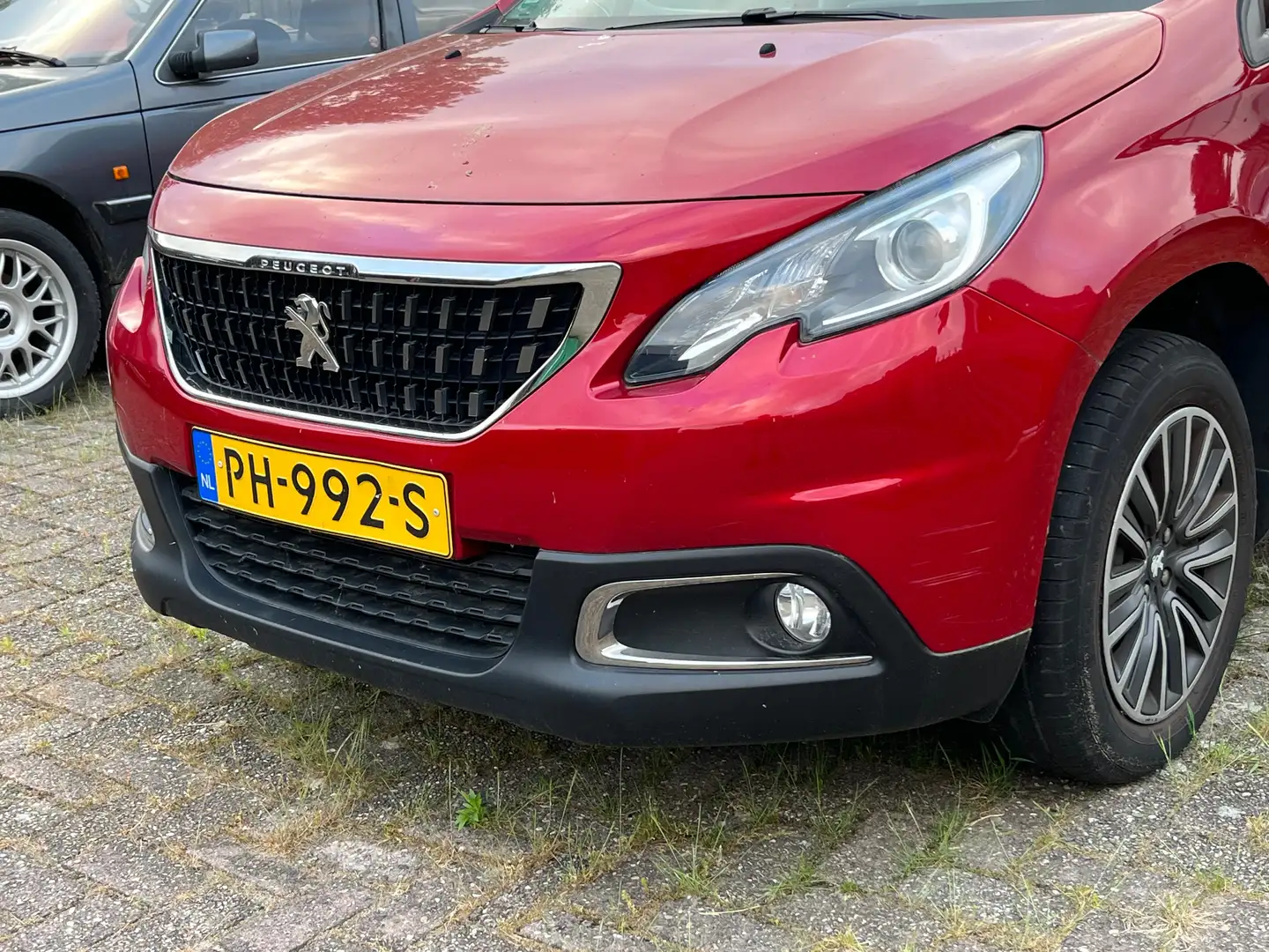 Peugeot 2008 2008 1.2 PureT. Blue Lion Rood - 2