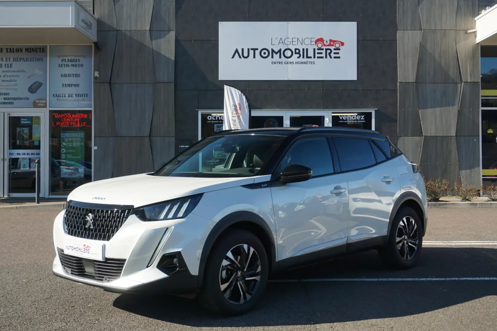 Peugeot 2008 1.2 130 ch EAT8 GT Blanc - 1