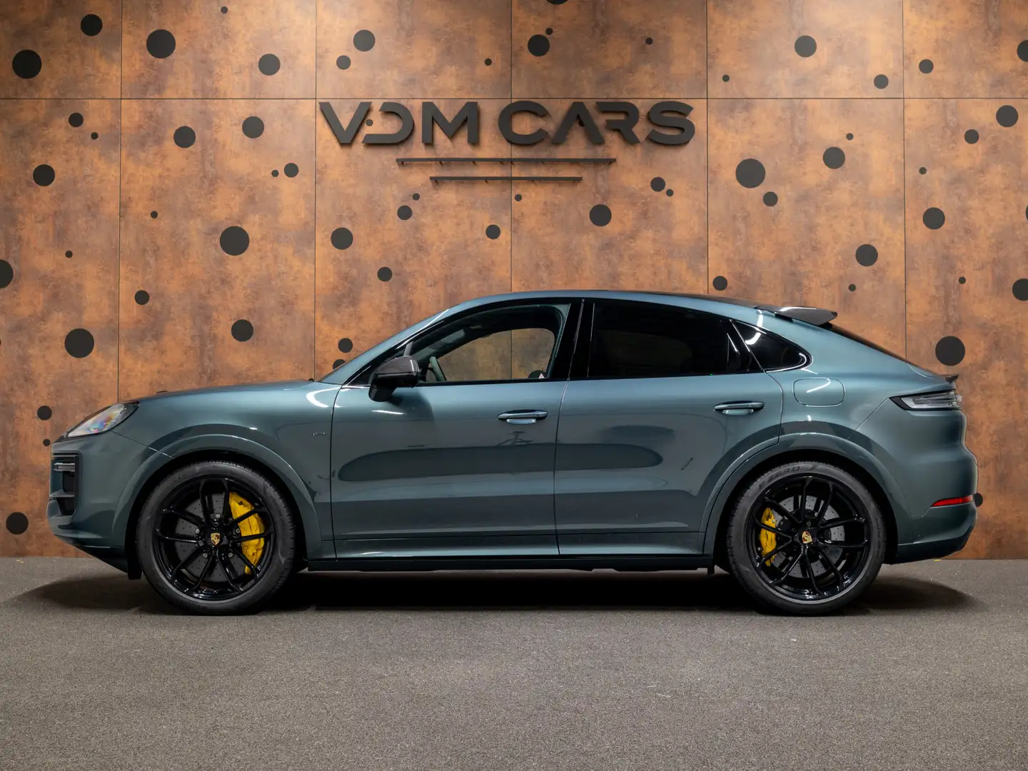 Porsche Cayenne Coupé 4.0 Turbo E-Hybrid | PTS | GT-Design | Licht Grün - 2