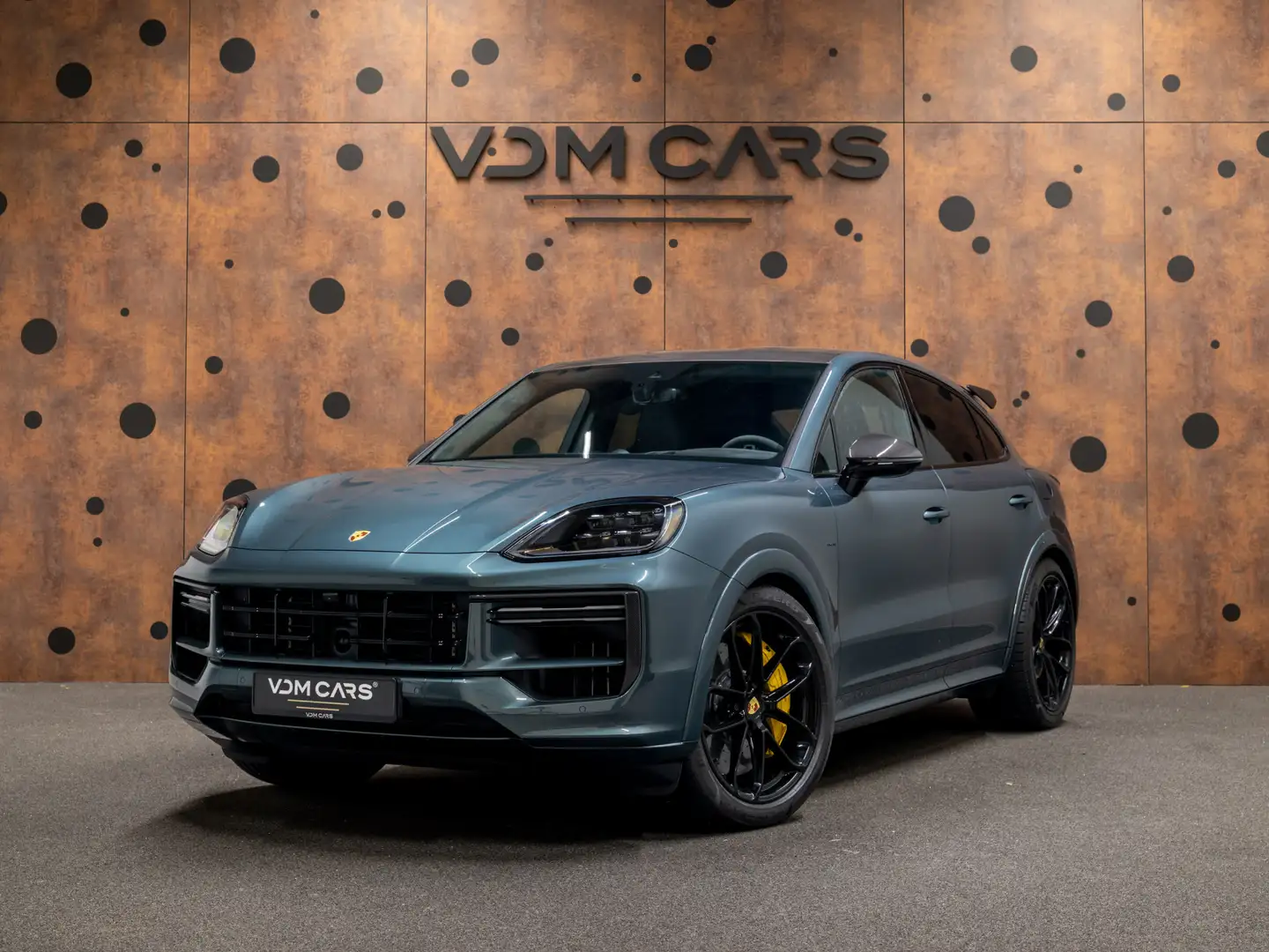 Porsche Cayenne Coupé 4.0 Turbo E-Hybrid | PTS | GT-Design | Licht Grün - 1