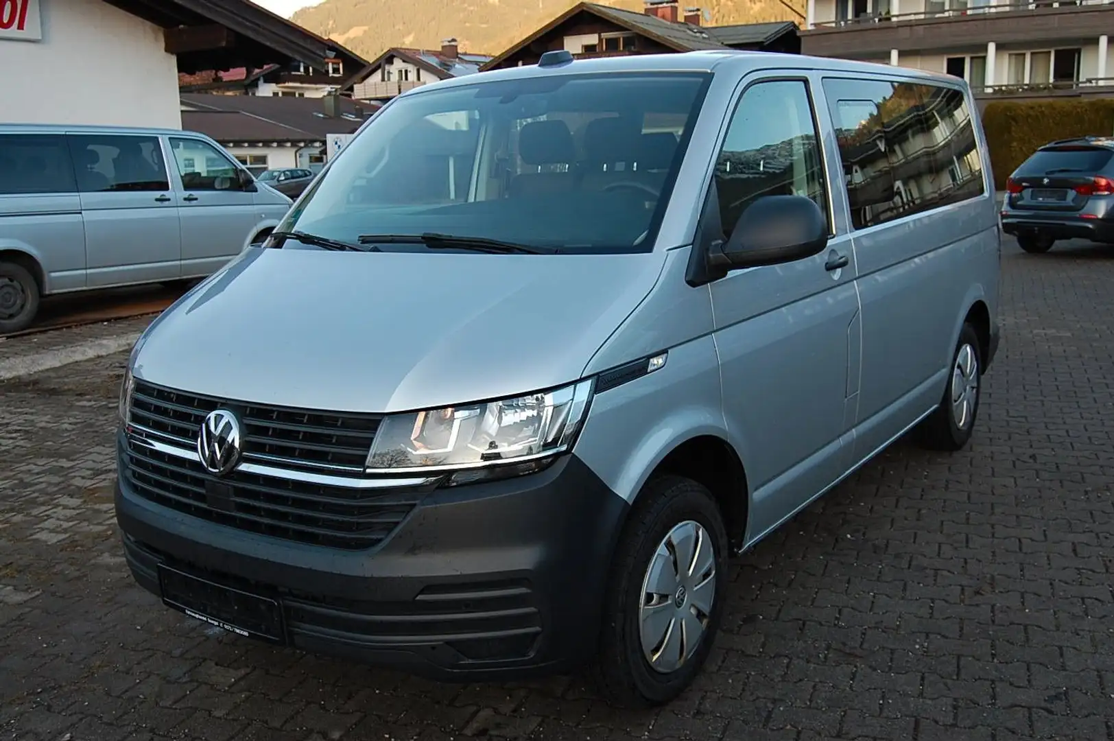 Volkswagen T6 Kombi 2,0 TDI DSG 4motion 9-Sitzer AHK SH DAB Silber - 2