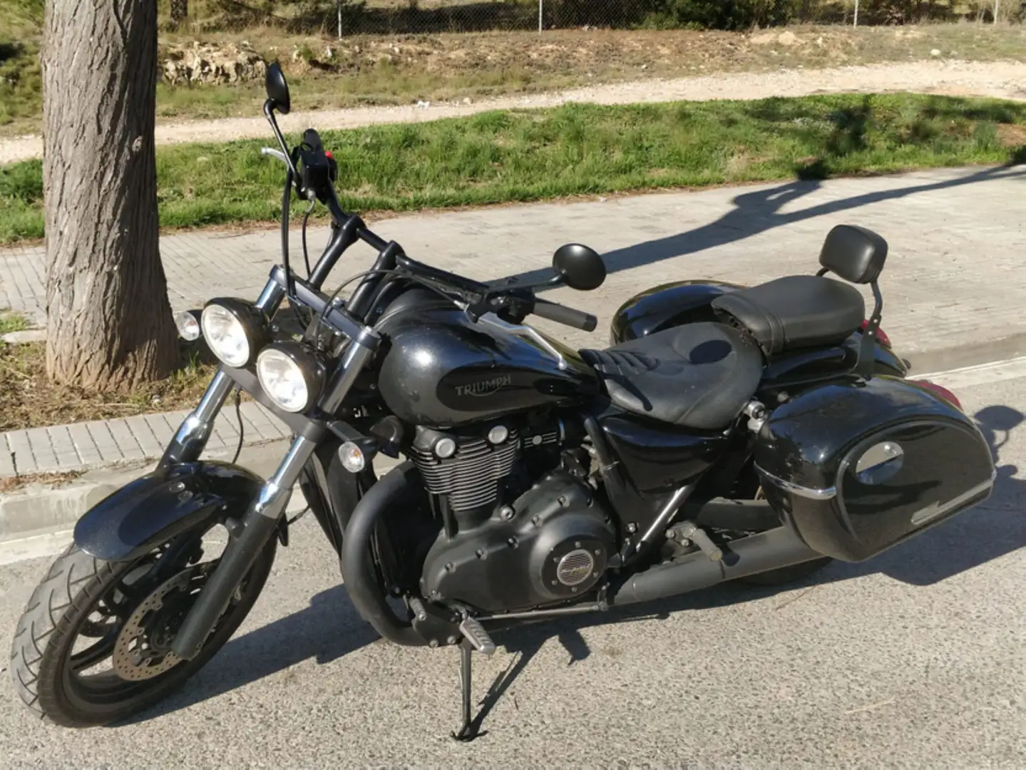 Triumph Thunderbird Storm - 1