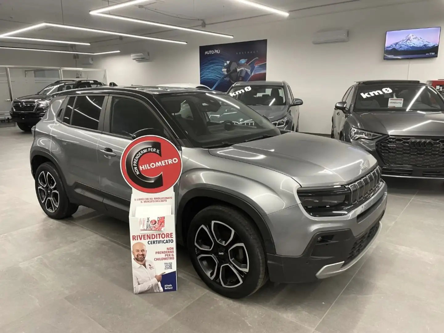 Jeep Avenger 1.2 Summit Grau - 1
