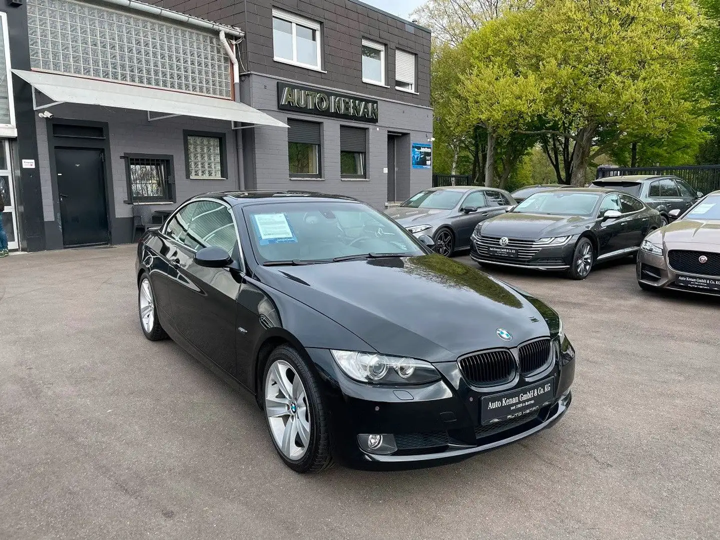 BMW 325 i Cabrio NaviProf/Leder/Bi-Xenon/Sitzhzg/PDC Černá - 1