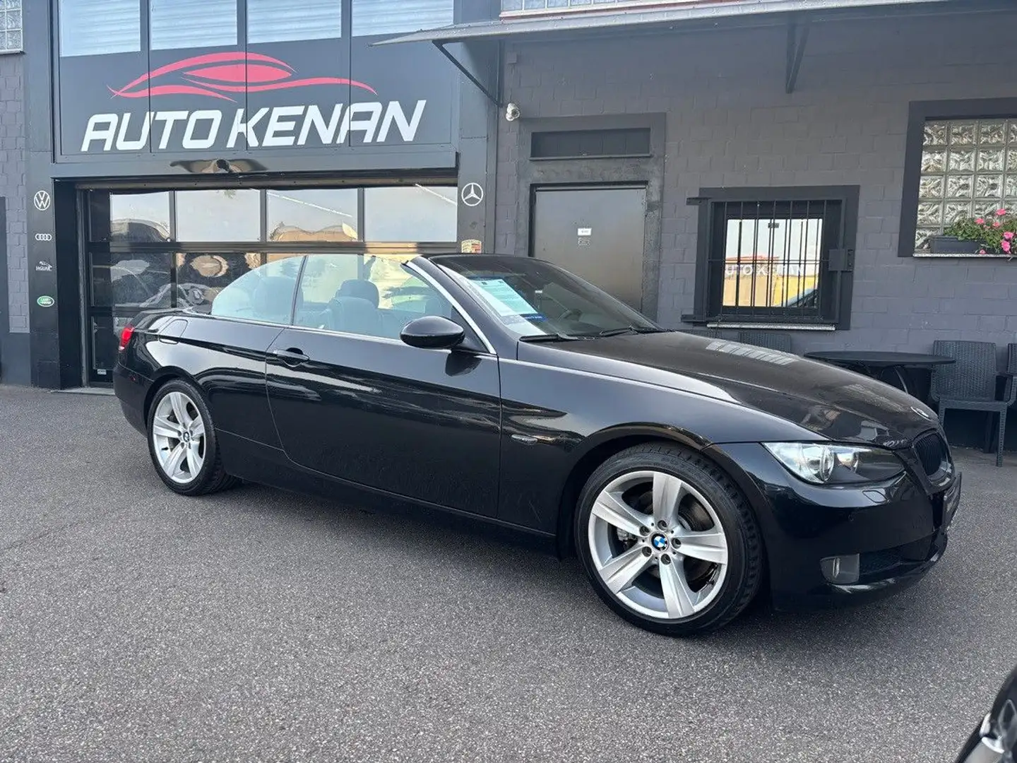 BMW 325 i Cabrio NaviProf/Leder/Bi-Xenon/Sitzhzg/PDC Schwarz - 2