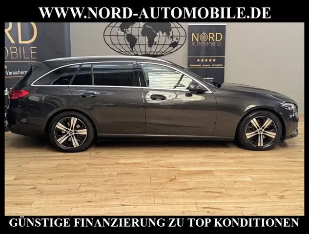 Mercedes-Benz C-Class view 9