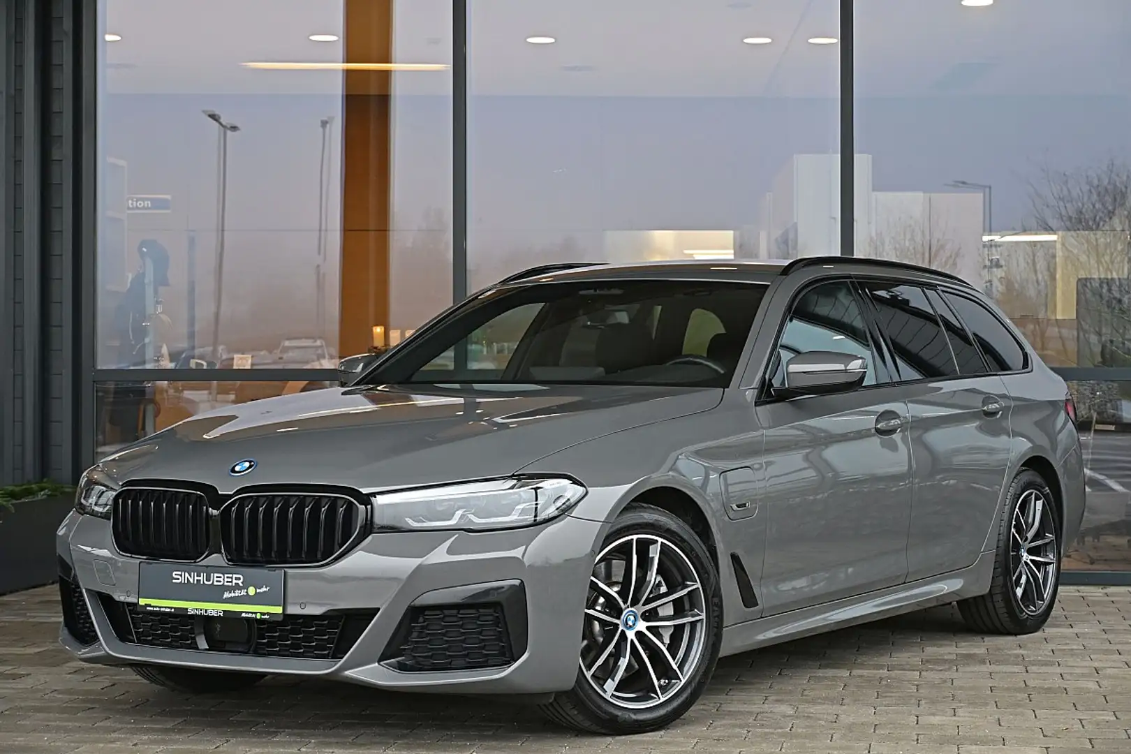 BMW 530 e xDrive Touring Aut. M Sport ACC, DrivingProf,... Grau - 1