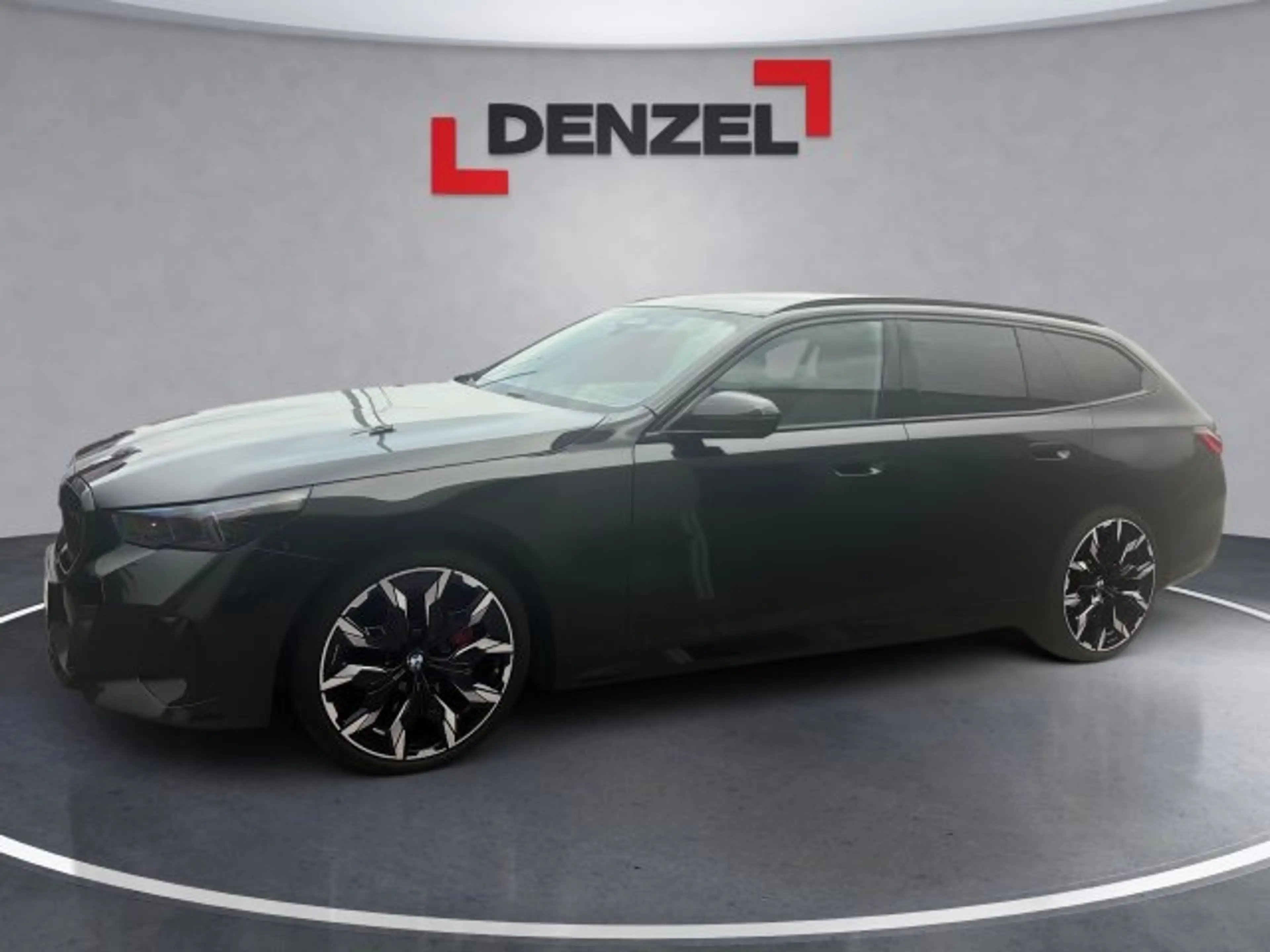 BMW 540 d xDrive Touring G61 B57 — photo 2