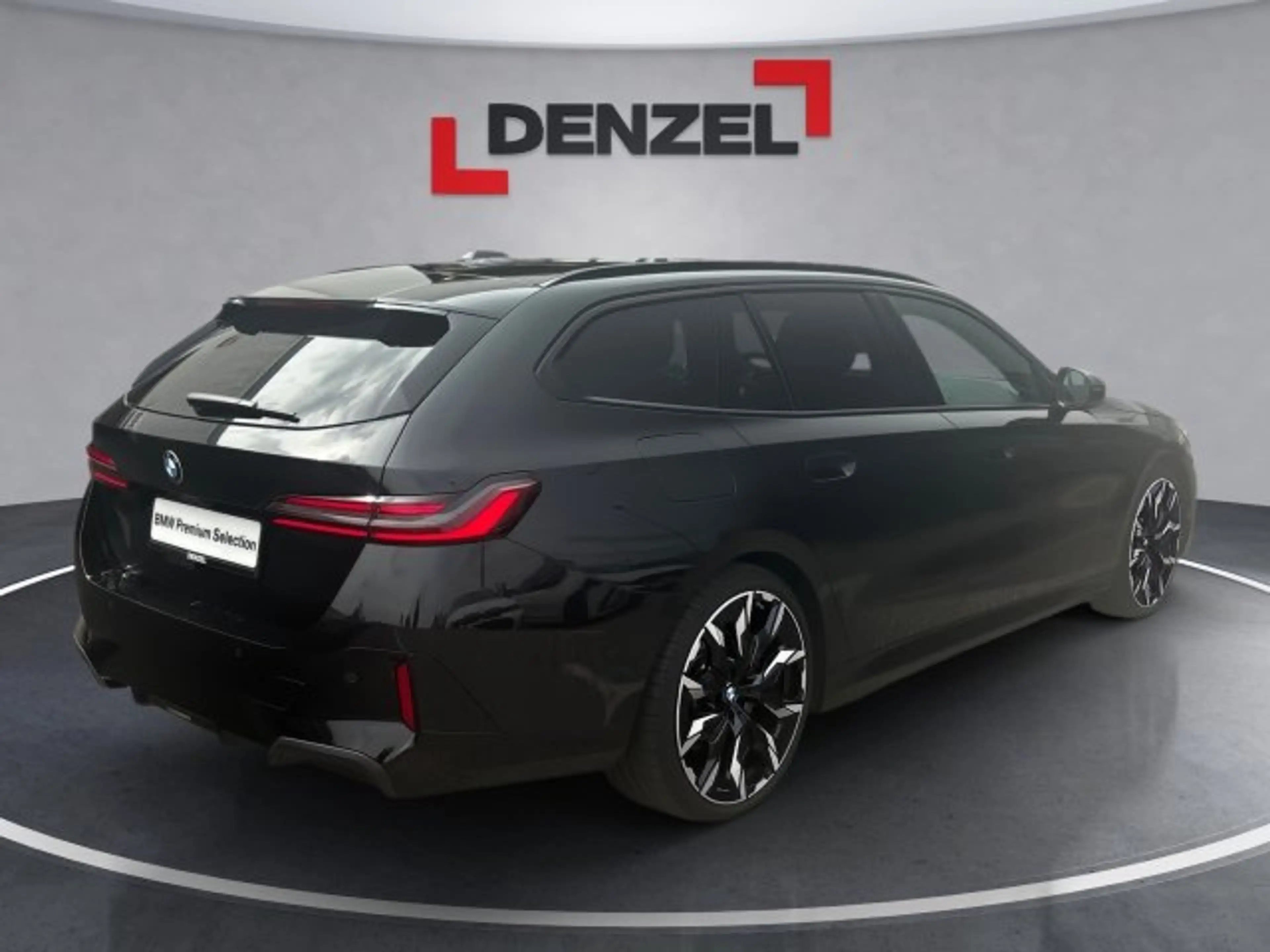 BMW 540 d xDrive Touring G61 B57 — photo 13