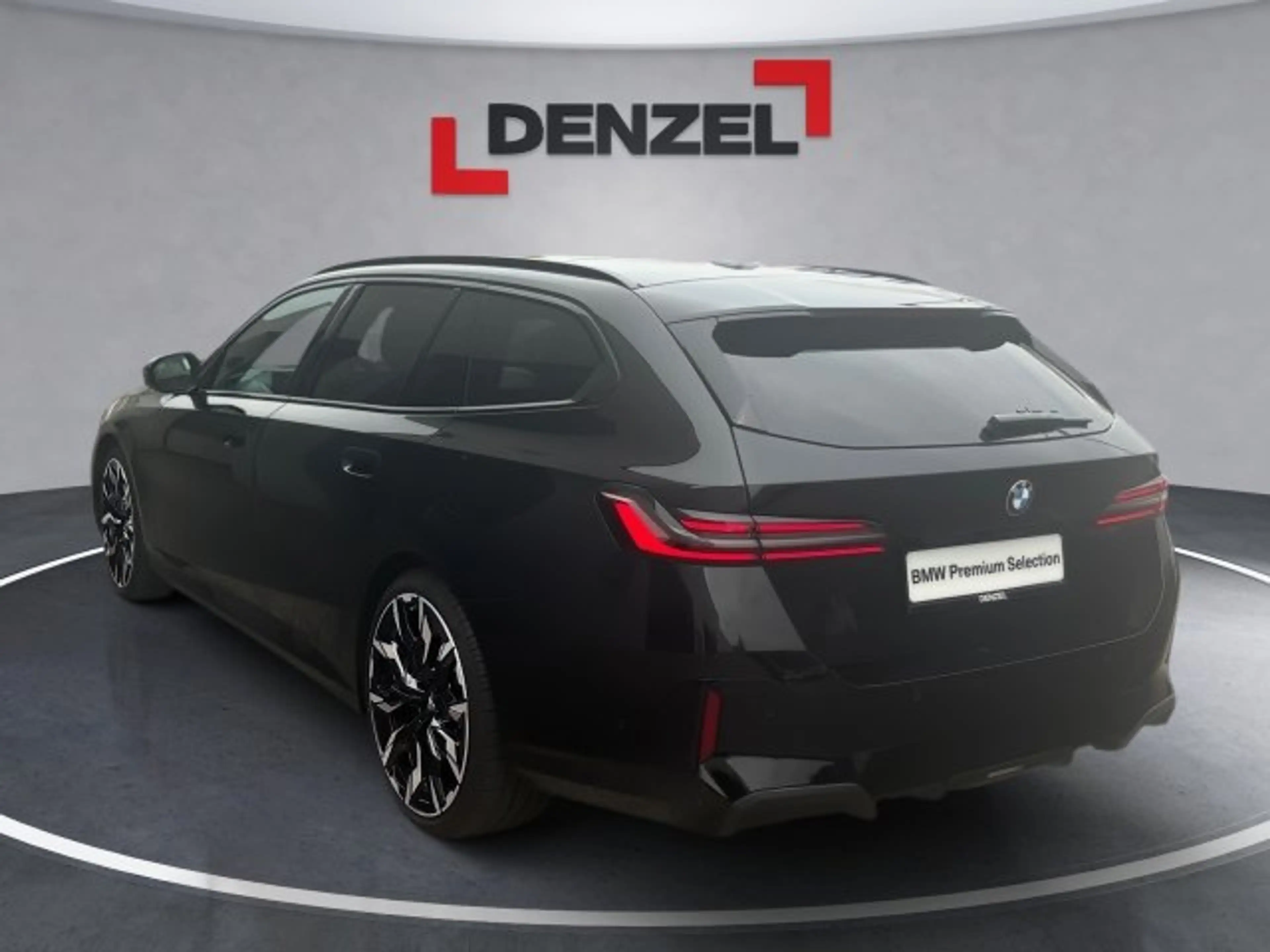 BMW 540 d xDrive Touring G61 B57 — photo 12