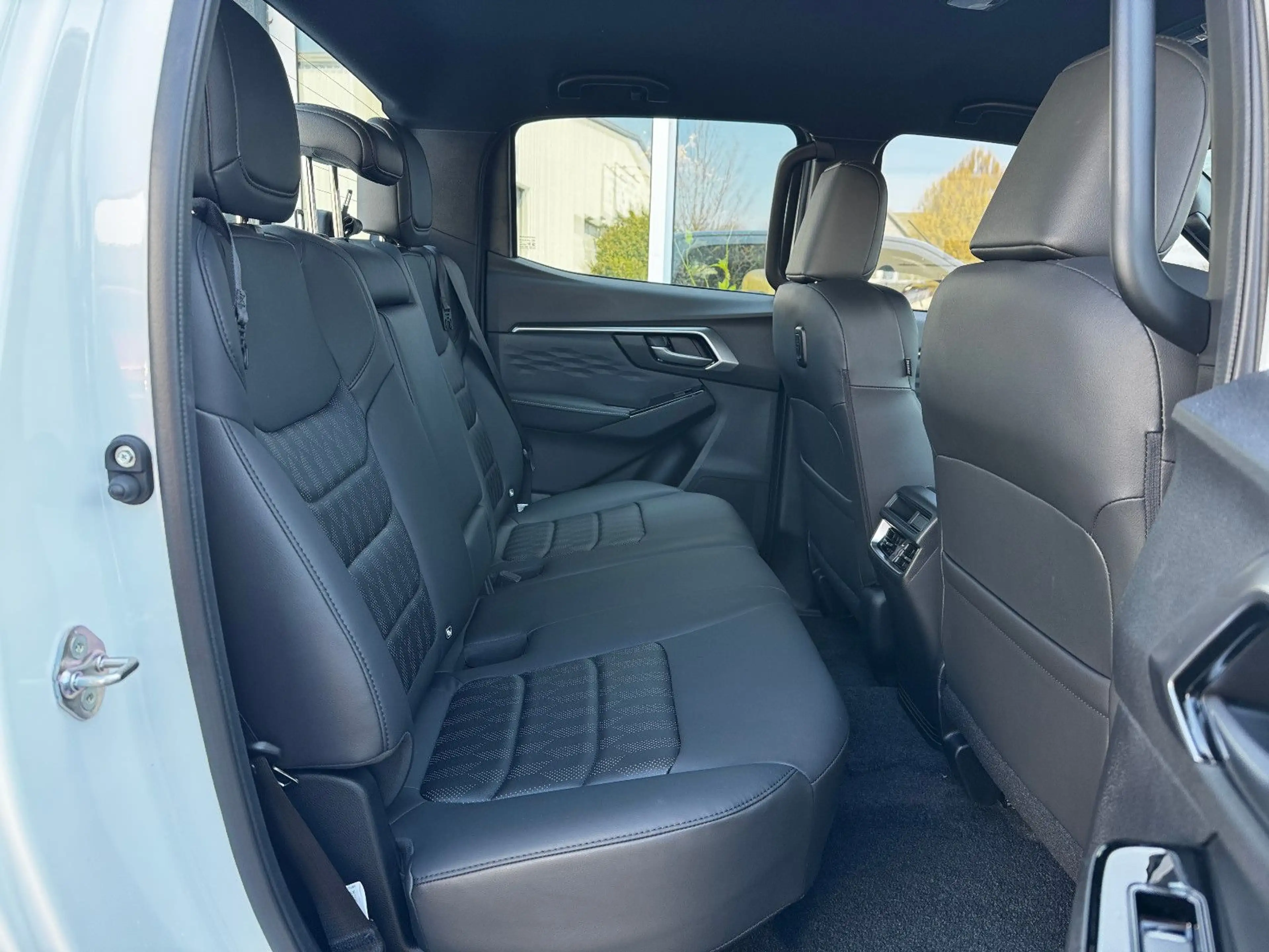 Isuzu D-Max Double Cab 4WD LSE LED ACC PDC KAMERA — photo 12