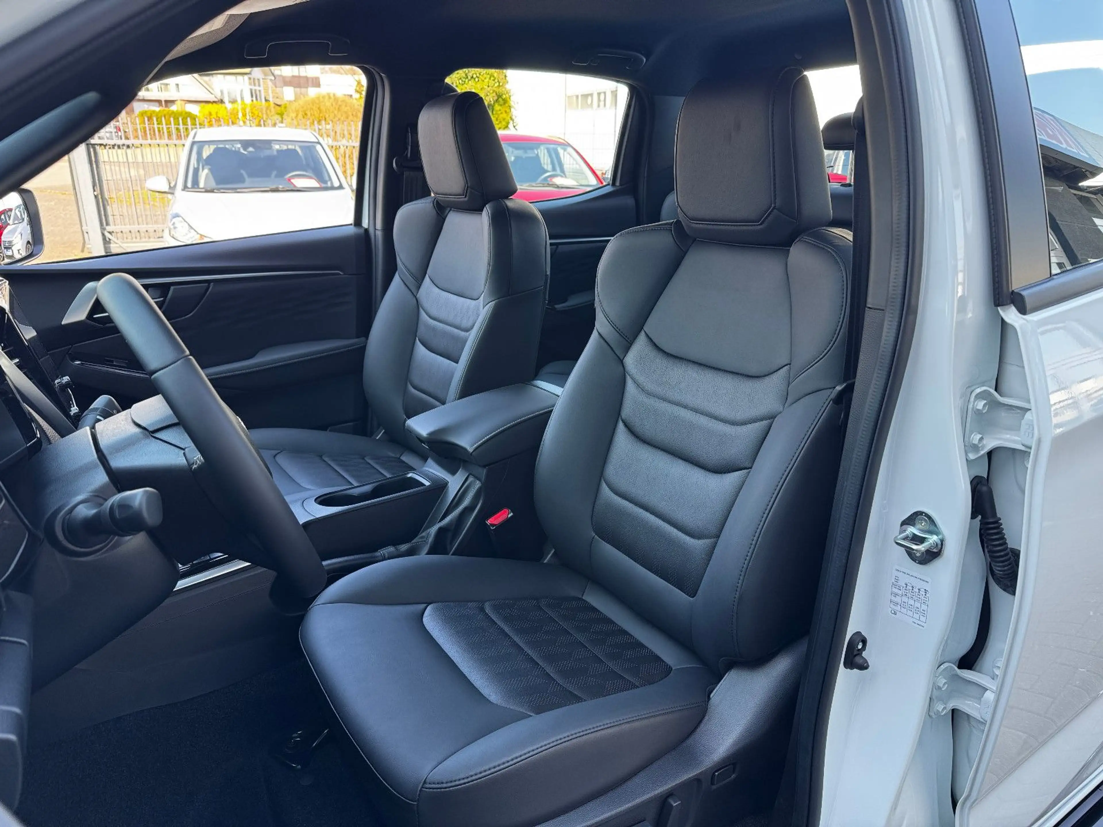 Isuzu D-Max Double Cab 4WD LSE LED ACC PDC KAMERA — photo 8