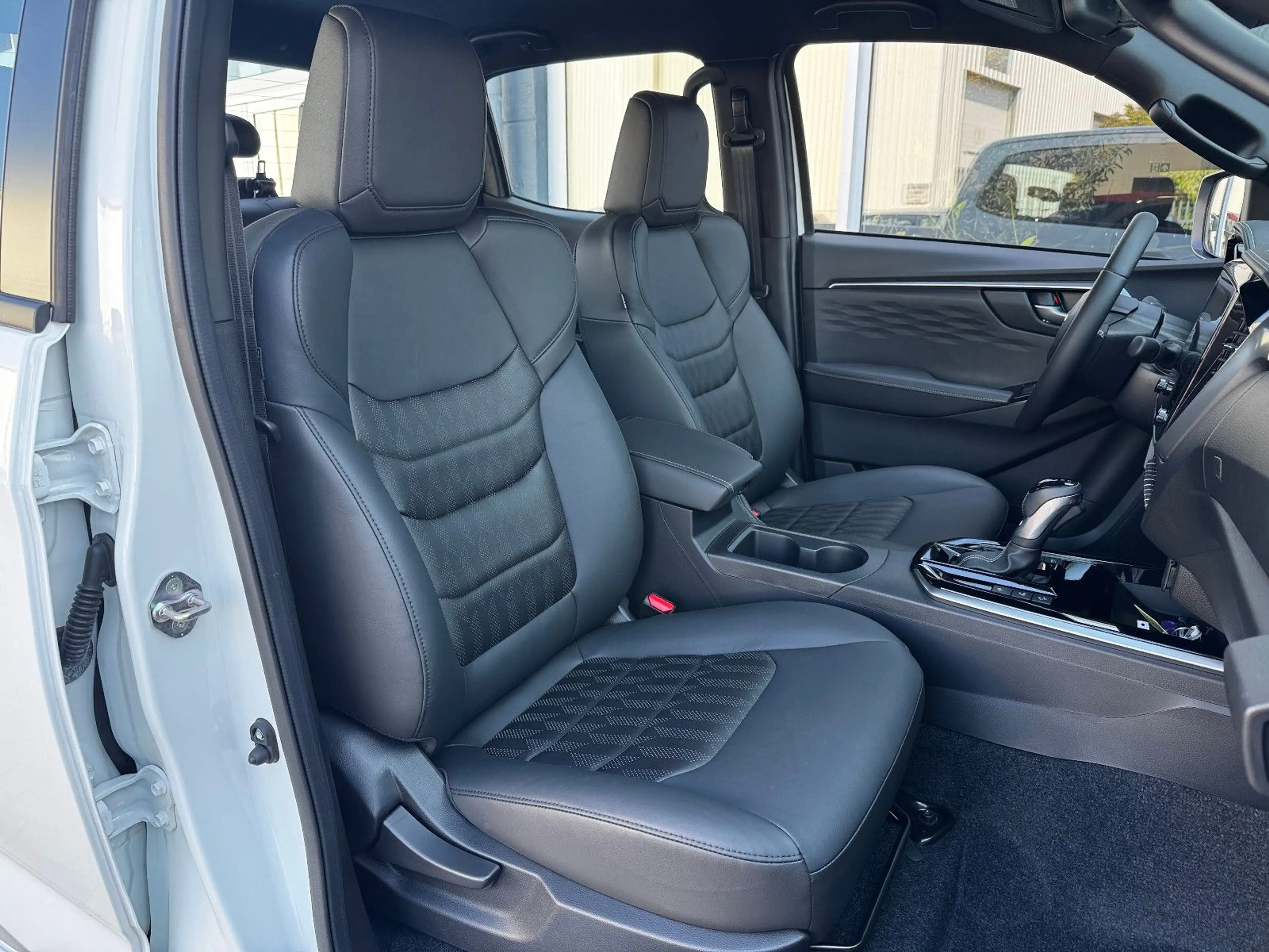 Isuzu D-Max Double Cab 4WD LSE LED ACC PDC KAMERA — photo 9