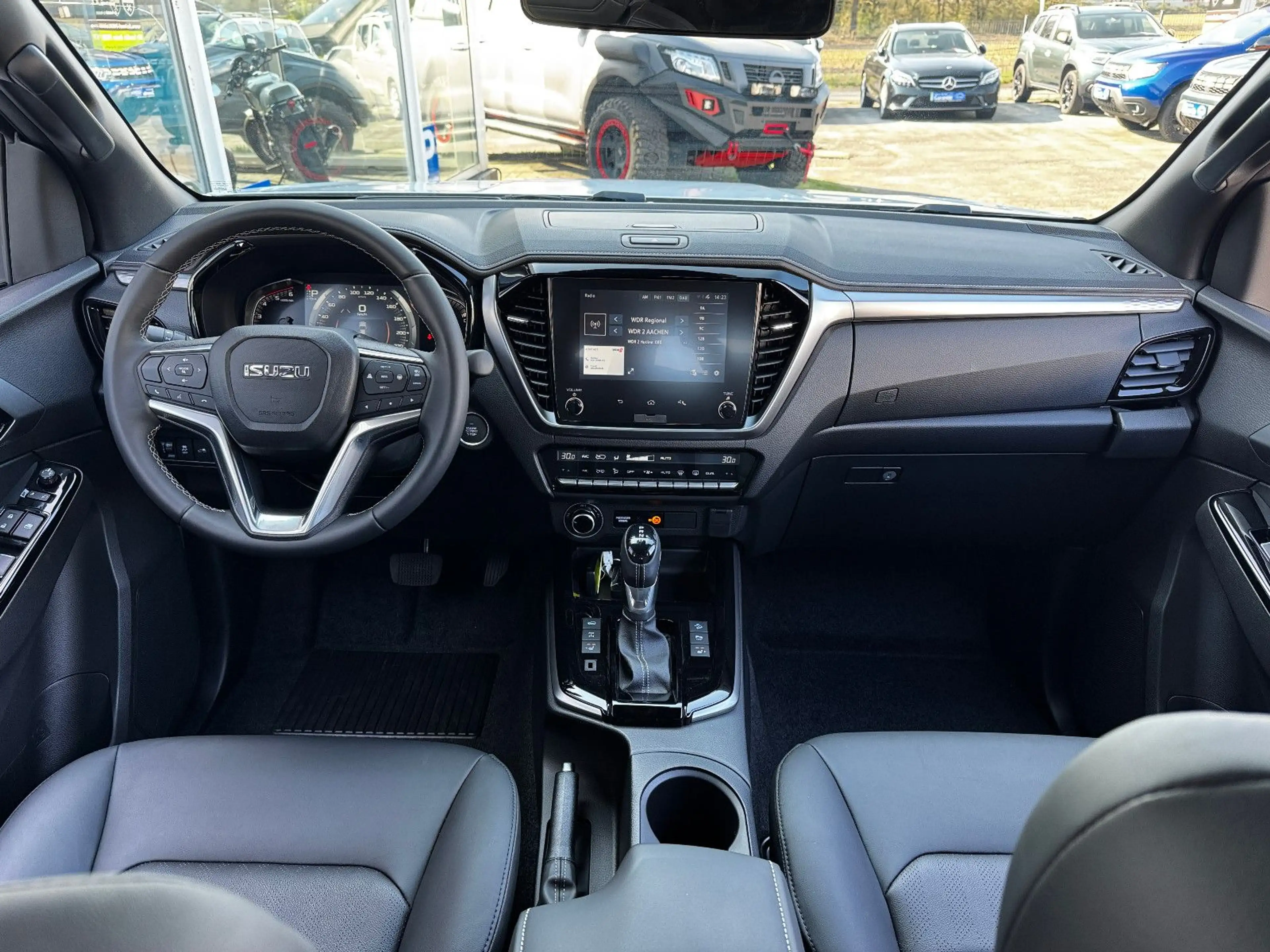 Isuzu D-Max Double Cab 4WD LSE LED ACC PDC KAMERA — photo 13