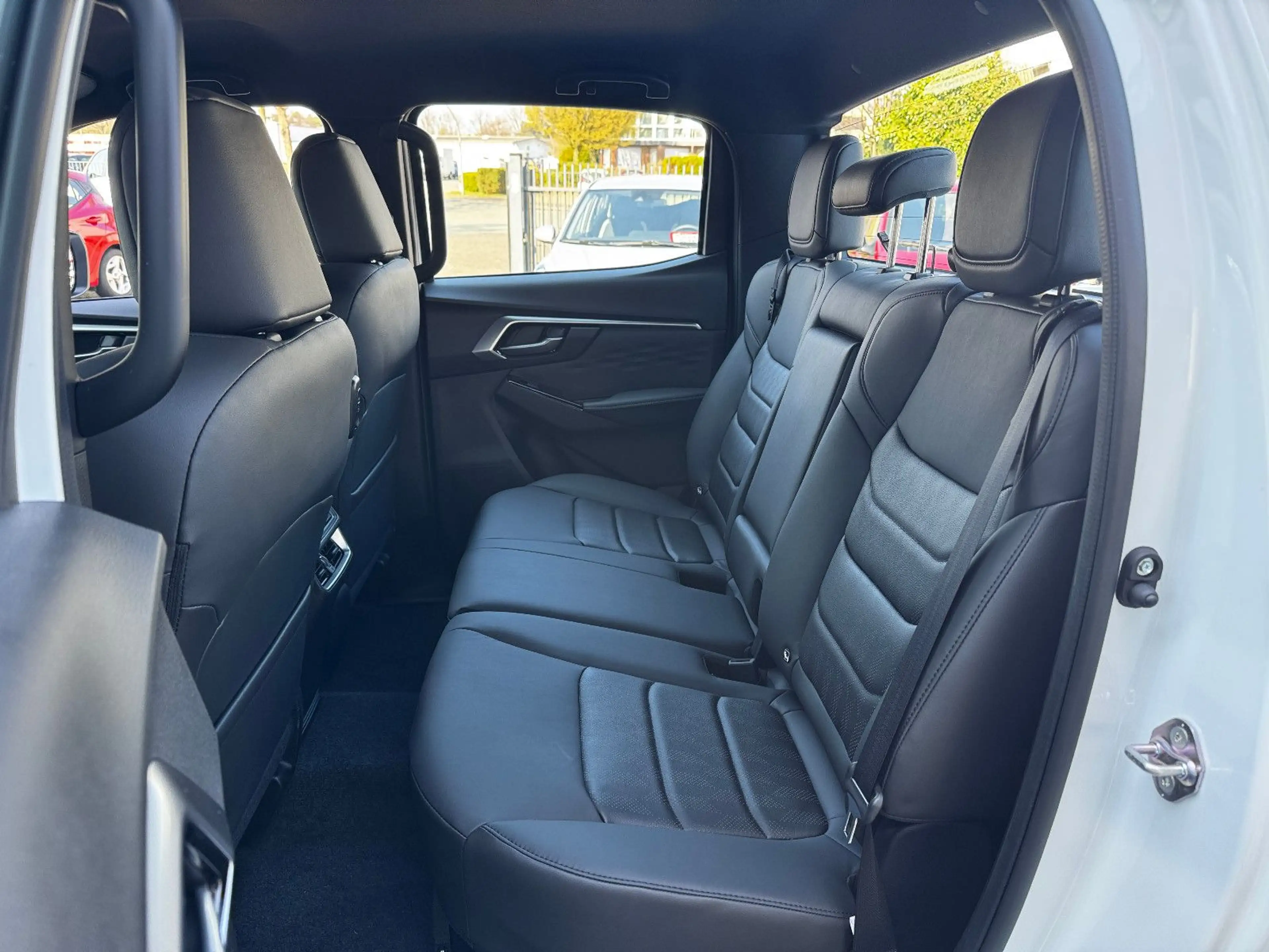 Isuzu D-Max Double Cab 4WD LSE LED ACC PDC KAMERA — photo 10