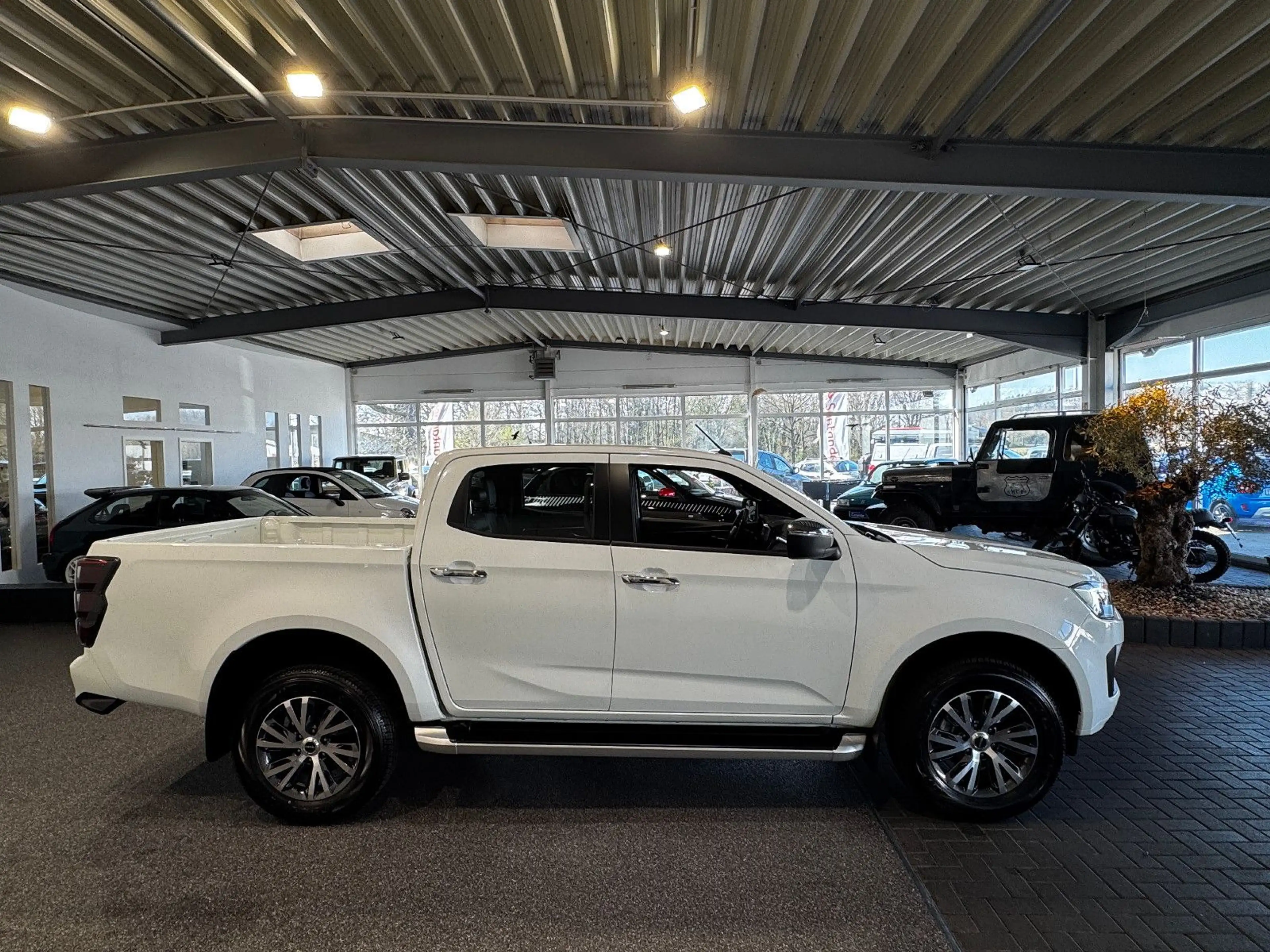 Isuzu D-Max Double Cab 4WD LSE LED ACC PDC KAMERA — photo 4