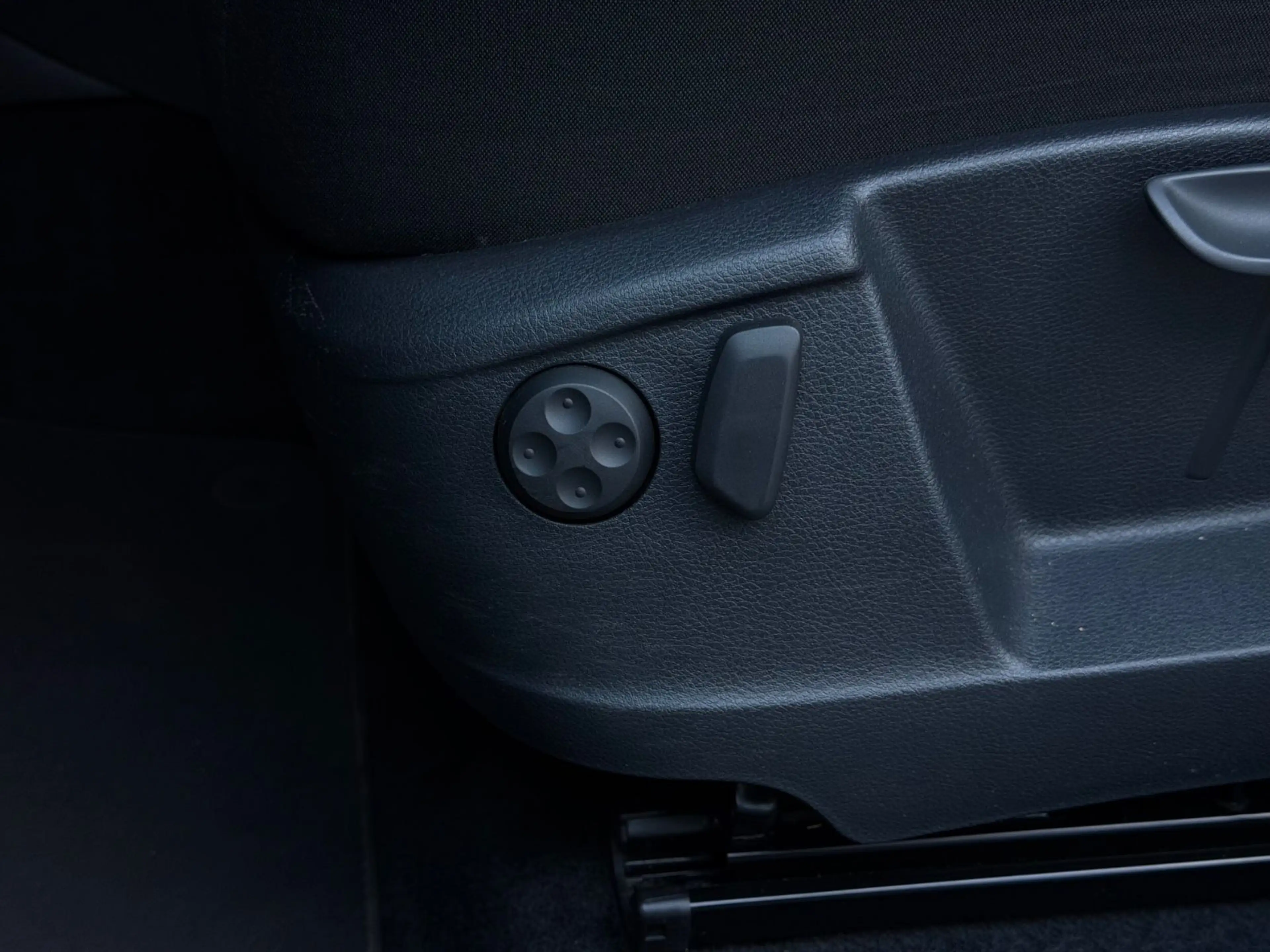 Volkswagen Sharan Comfortline 7-Sitzer*TEMPOMAT*NAVI*TISCH* — photo 11