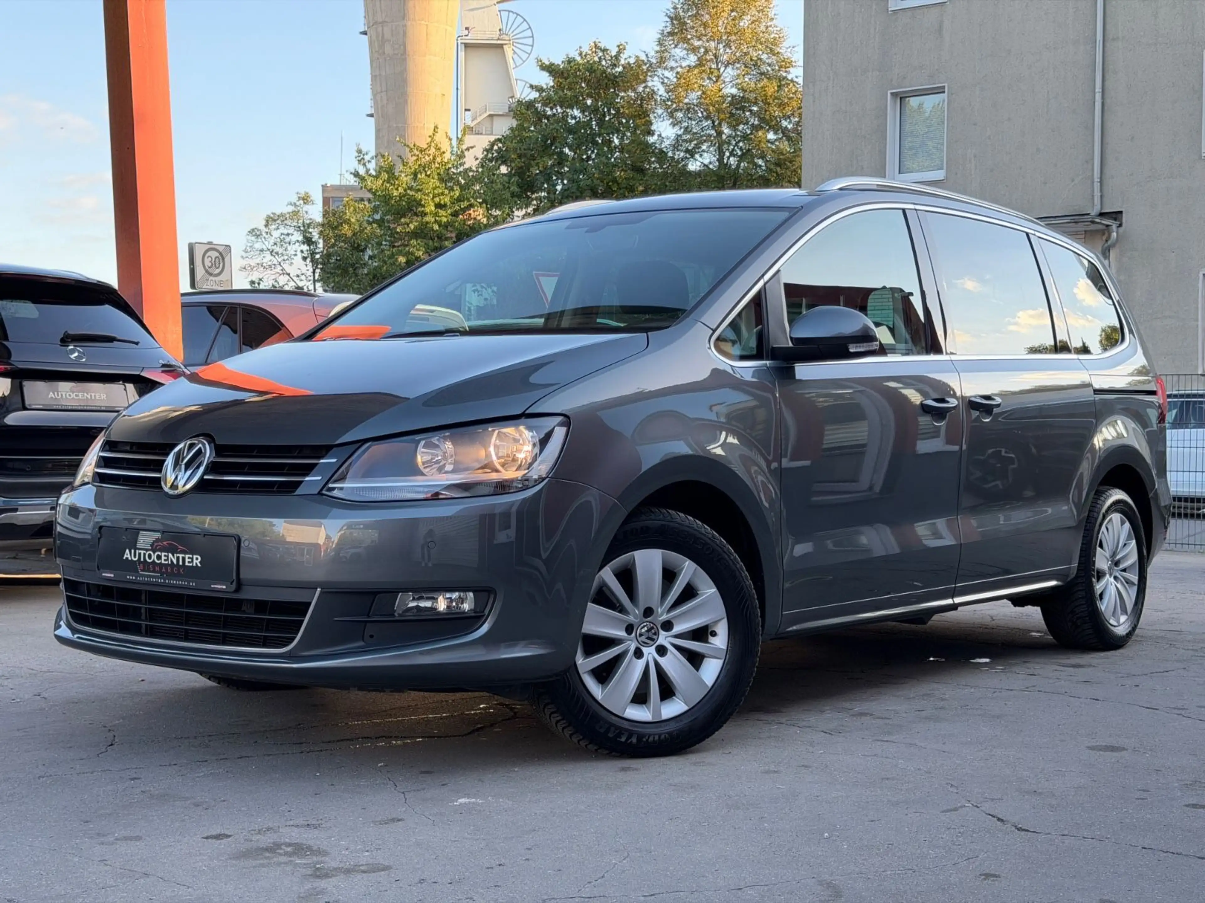 Volkswagen Sharan Comfortline 7-Sitzer*TEMPOMAT*NAVI*TISCH*