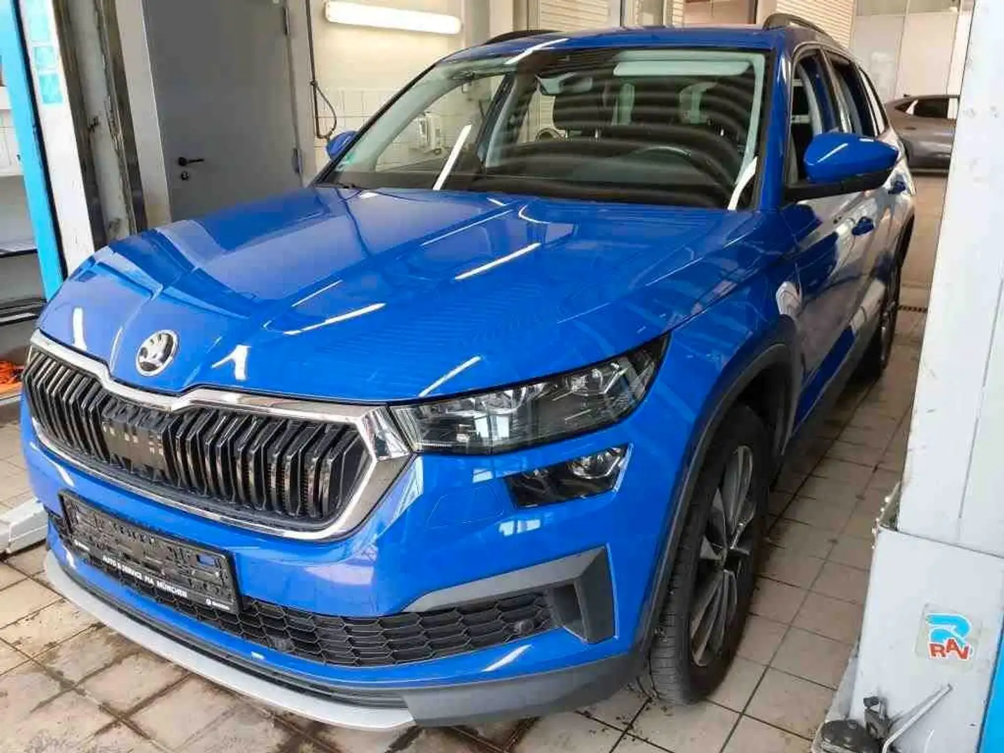 Skoda Kodiaq Tour 4x4 2.0TDI DSG Matrix Navi AHK SHZ Blau - 1