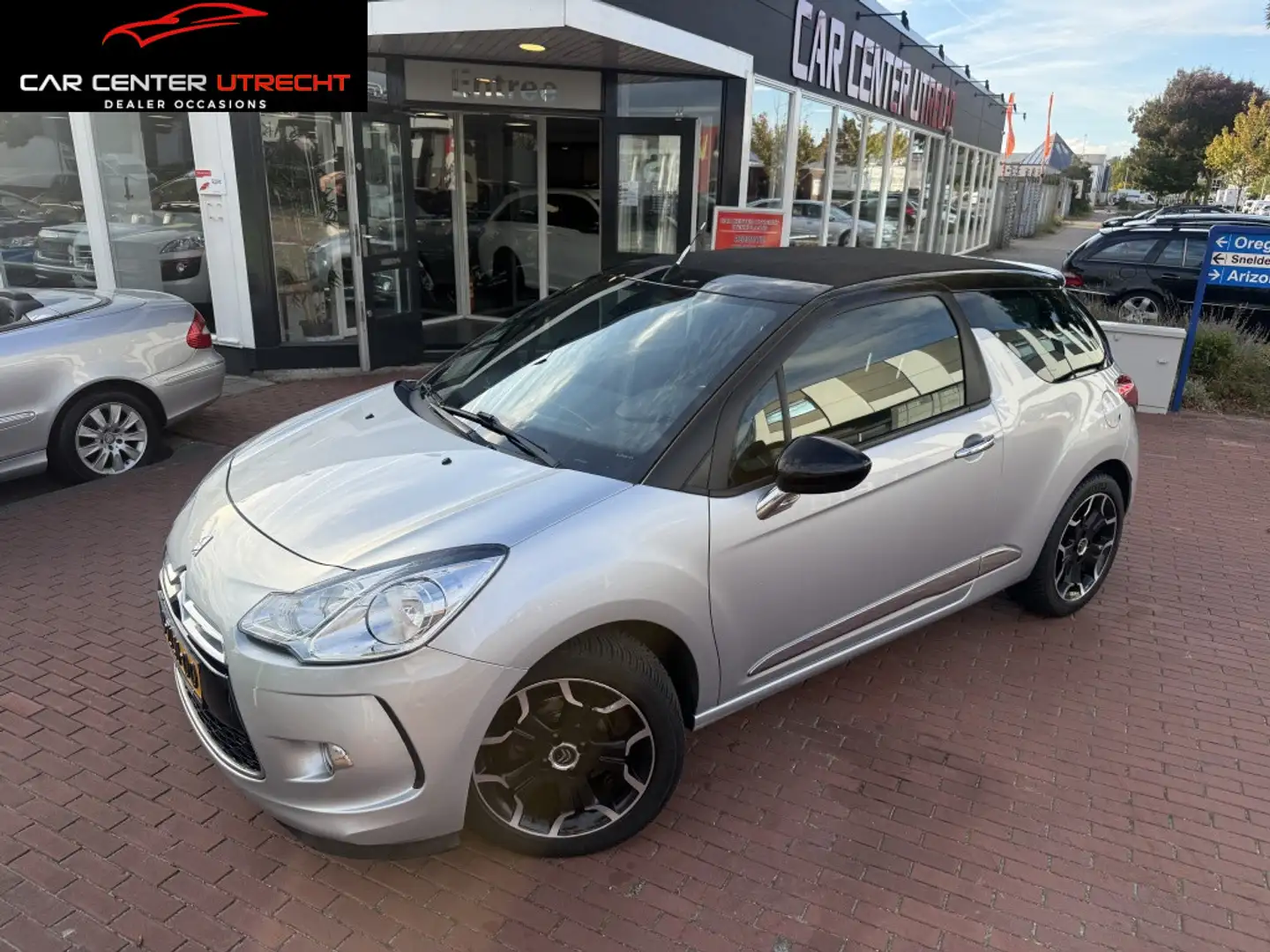 Citroen DS3 Cabrio 1.2 VTi So Chic | airco | cruise control | Grijs - 1