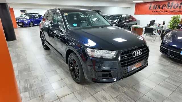 Audi Q7 view 8