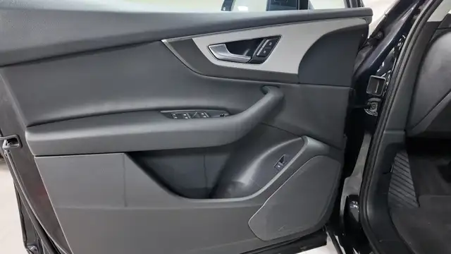 Audi Q7 view 18