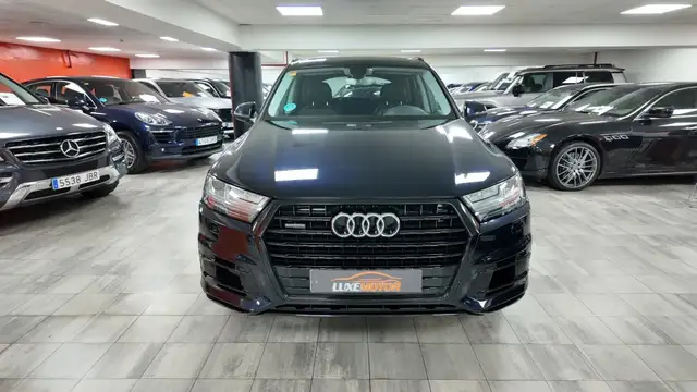 Audi Q7 view 2