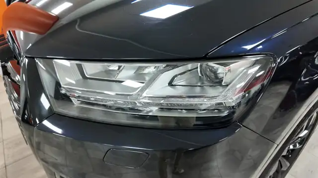 Audi Q7 view 11