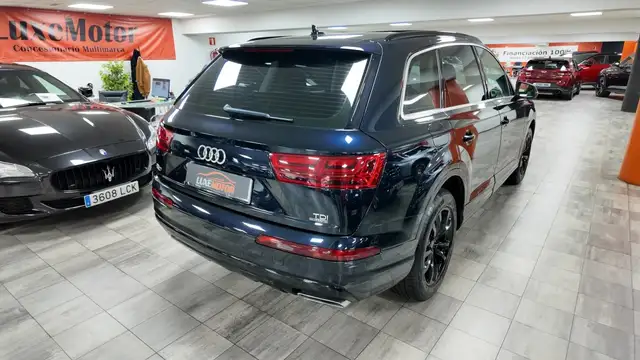 Audi Q7 view 6