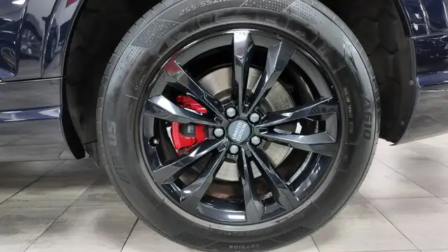 Audi Q7 view 13