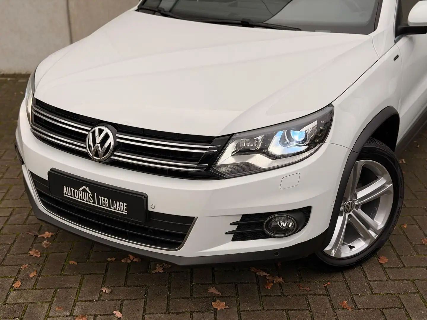 Volkswagen Tiguan 1.4 TSI DSG Pano 18'' R-Line Camera Trekhaak Weiß - 2
