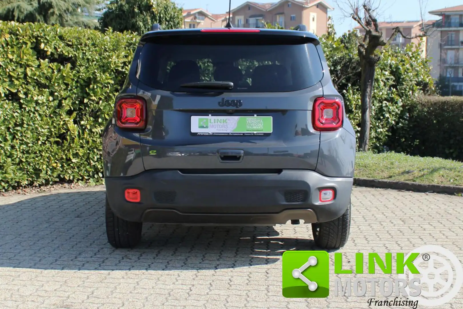 Jeep Renegade 1.5 Turbo T4 Upland e-Hybrid 130 CV DCT 4X2 Gris - 2