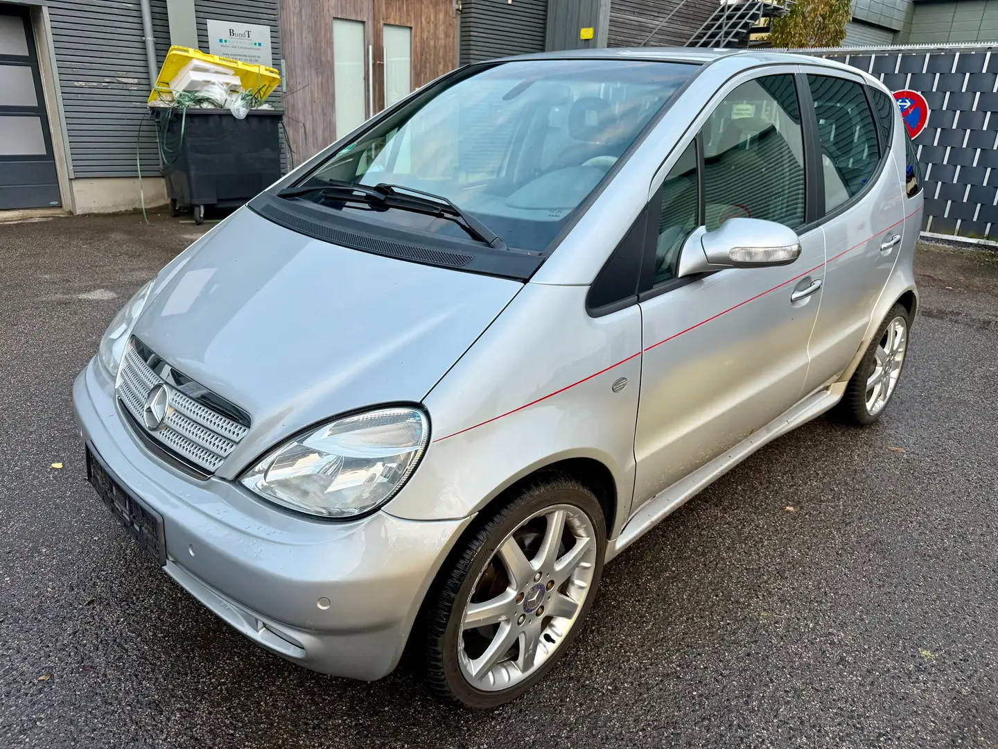 Mercedes-Benz A 210 A 210 AMG SPORT Evolution SHZ PDC VO+HI TÜV NEU Grau - 1