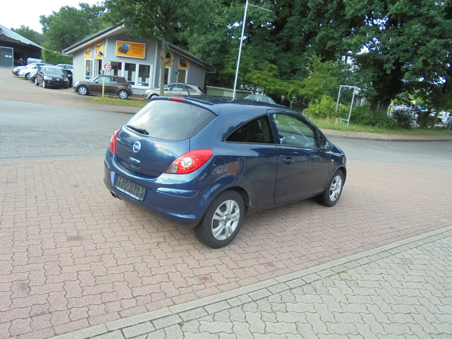 Opel Corsa Satellite Blau - 2