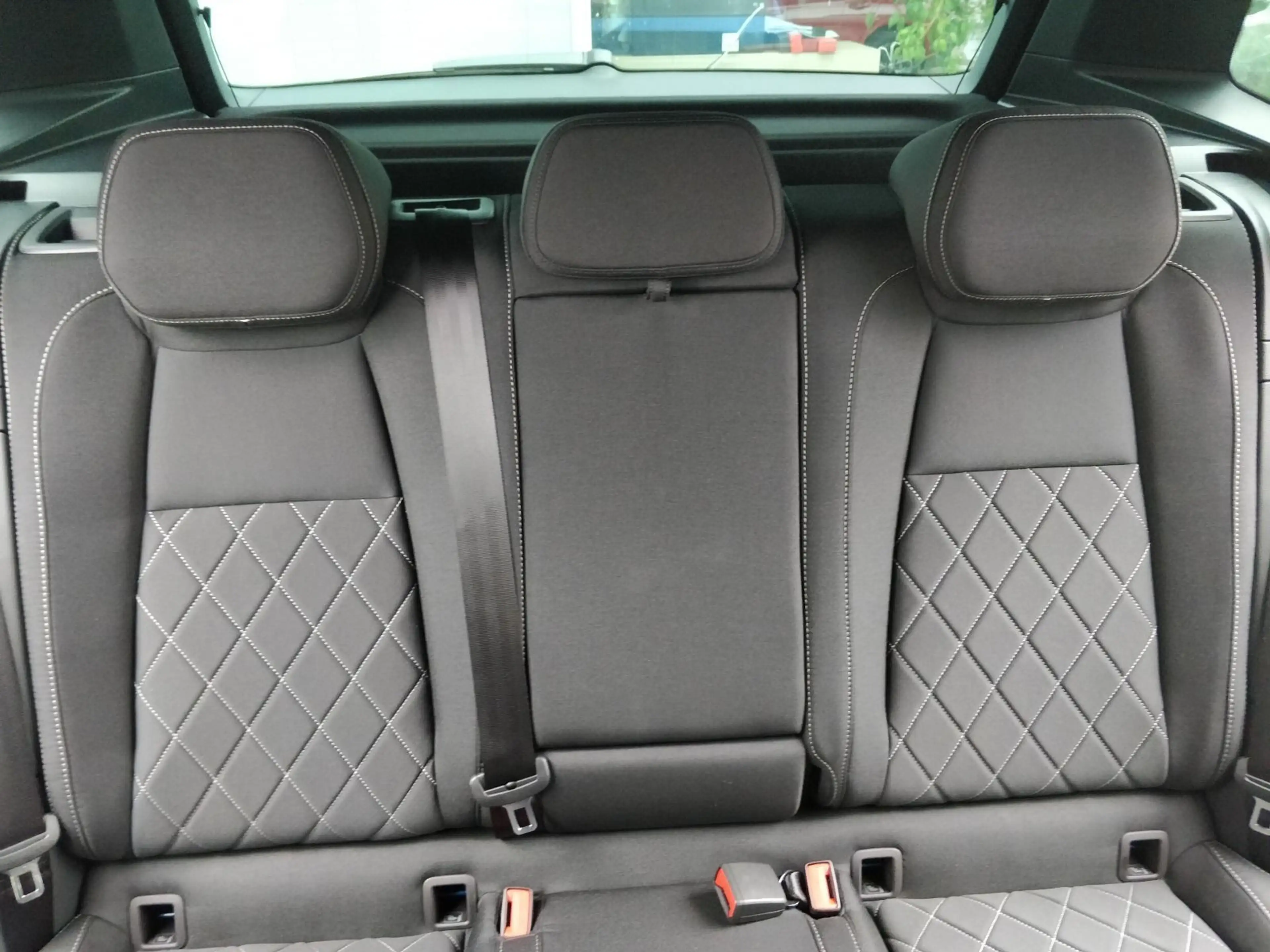 Skoda Karoq 1.5 TSI Sportline 150PS AHK 360 LKHZ SHZ K — photo 14