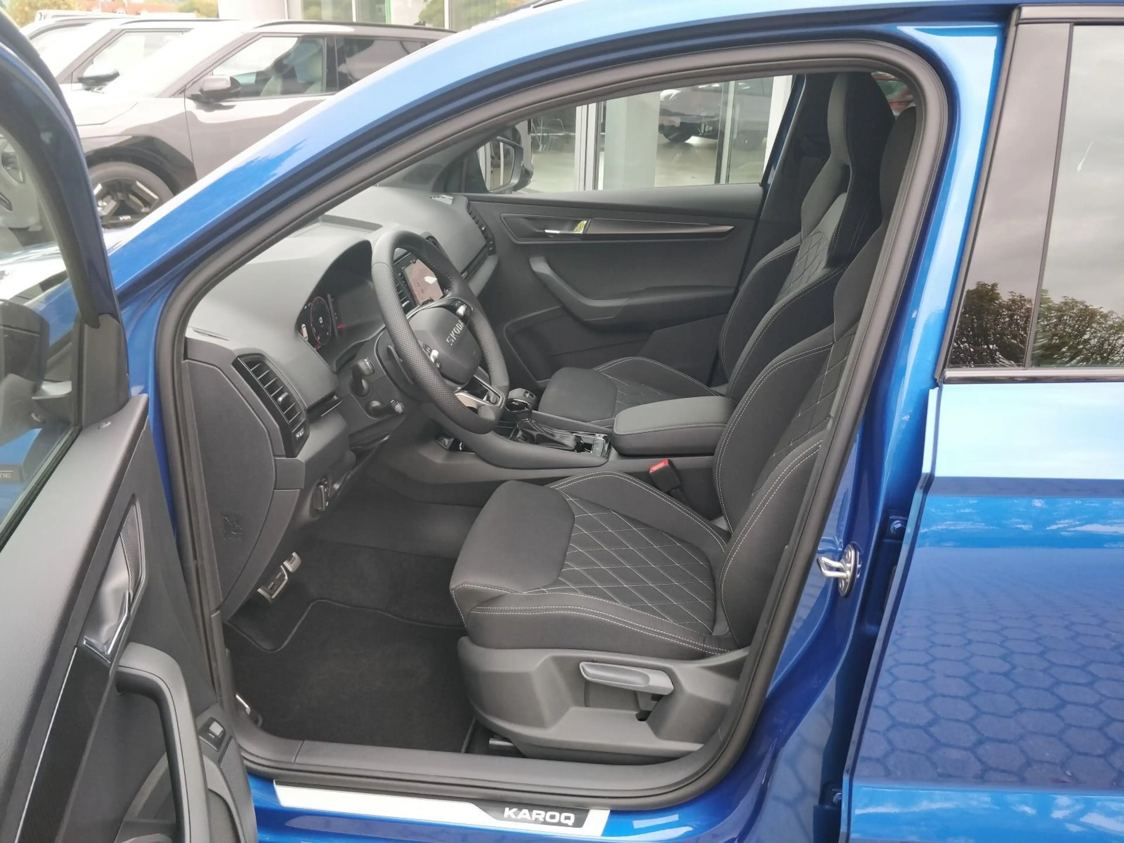 Skoda Karoq 1.5 TSI Sportline 150PS AHK 360 LKHZ SHZ K — photo 9