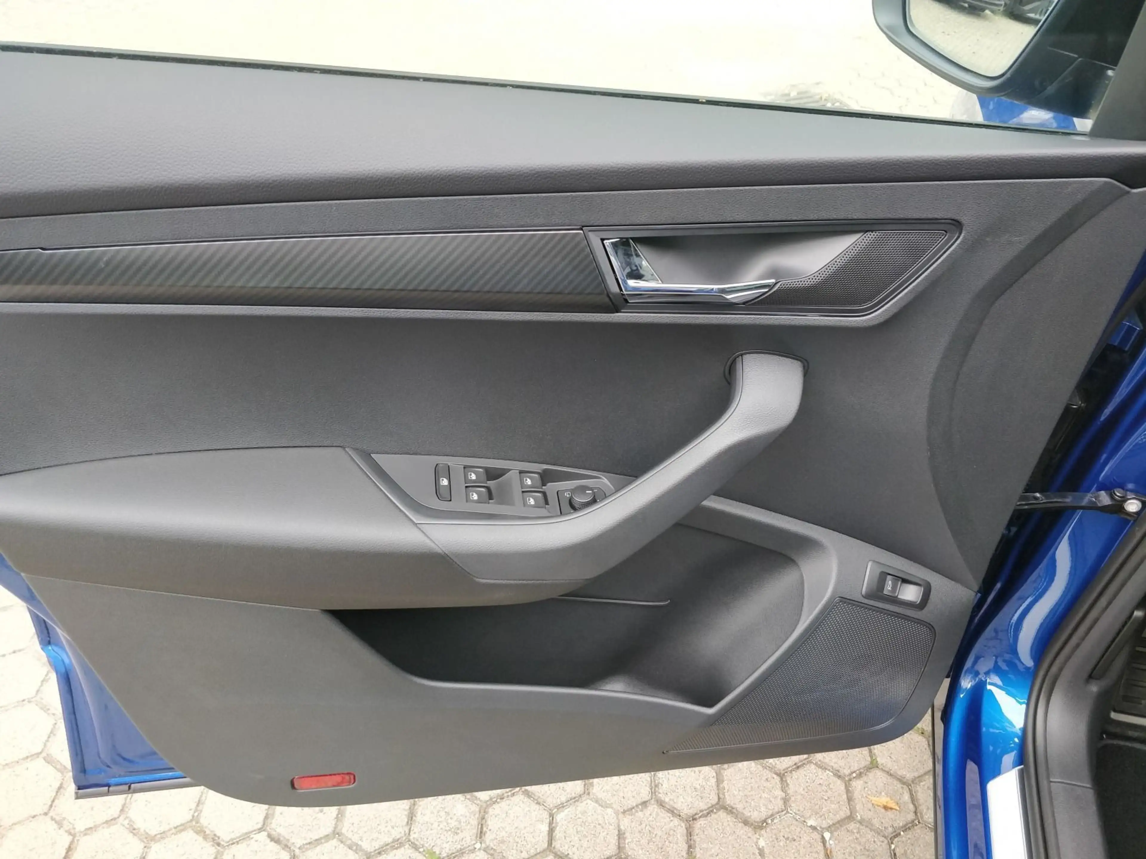 Skoda Karoq 1.5 TSI Sportline 150PS AHK 360 LKHZ SHZ K — photo 11